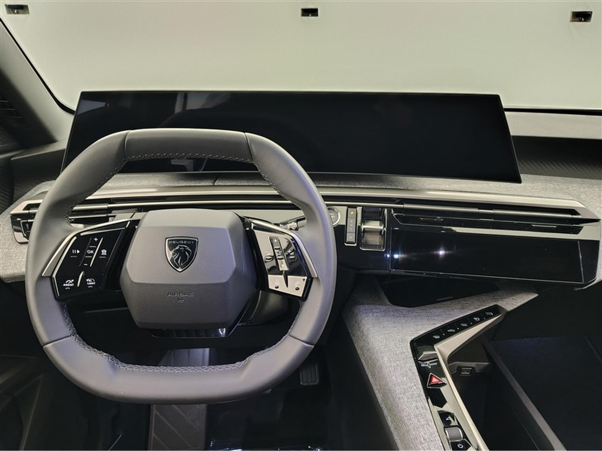 Peugeot 5008 1.2 HYBRID 145cv e-DSC6 Allure Pack 7pl. NAVI / CAMERA 360° (2025) - Photo 9