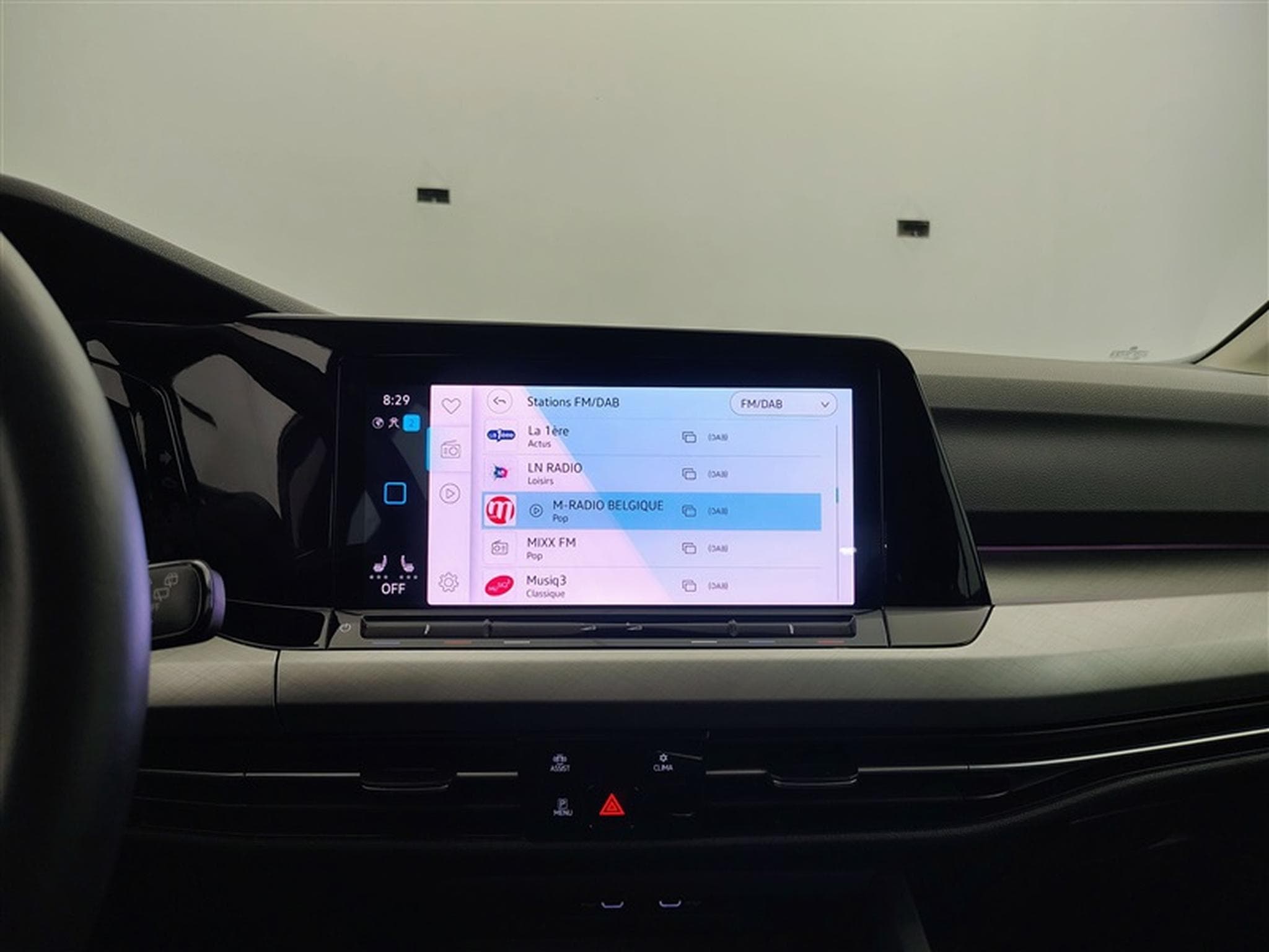 VW Golf 1.0 TSI 110 Life CARPLAY / FULL LED / ALU / PDC (2021) - Photo 11