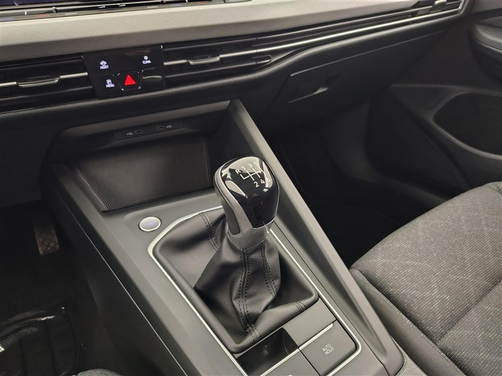 VW Golf 1.0 TSI 110 Life CARPLAY / FULL LED / ALU / PDC (2021) - Photo 12