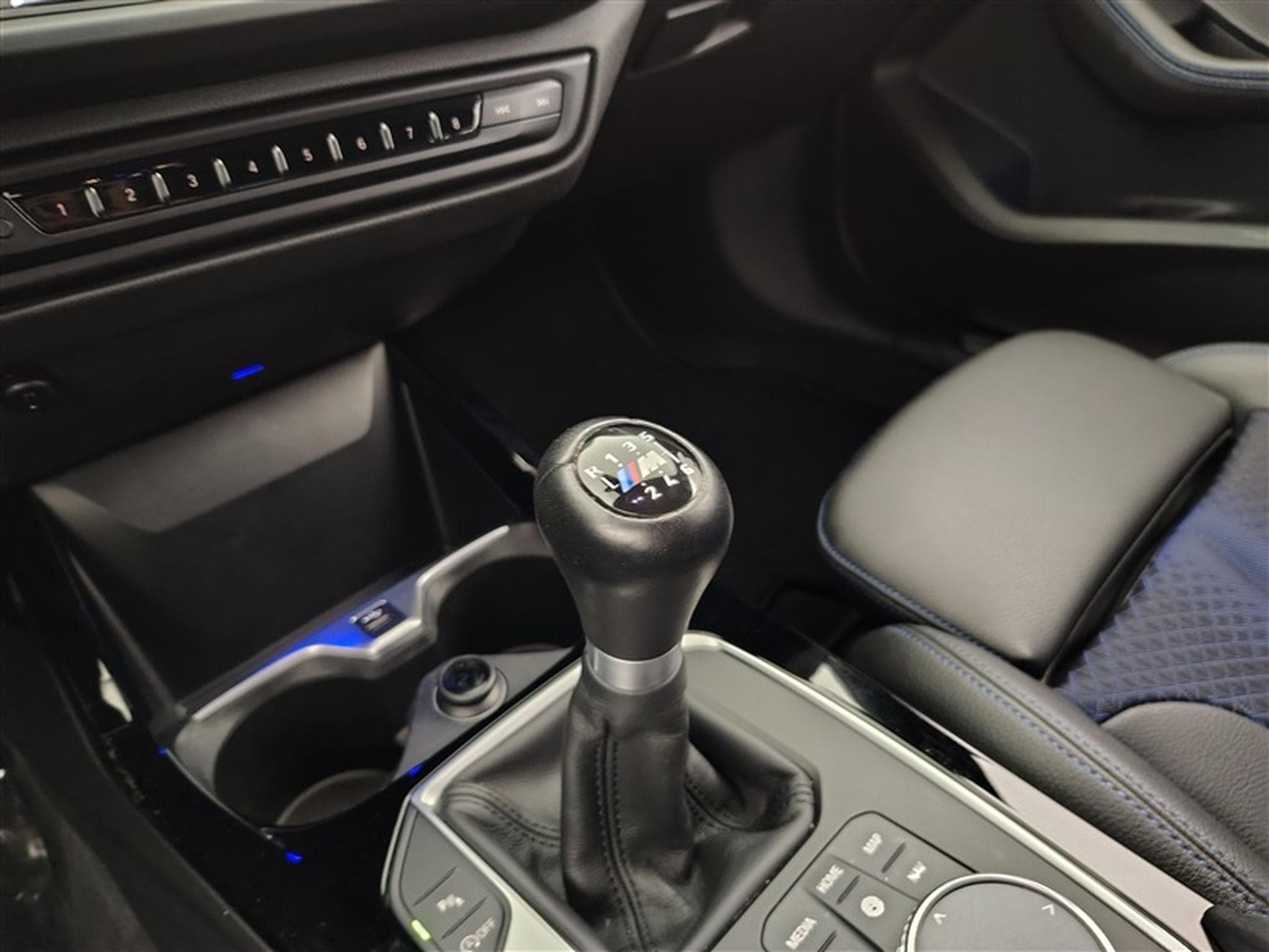 BMW 118 i Pack M   Navi Cockpit / Led/ PDC+Caméra (2022) - Photo 12