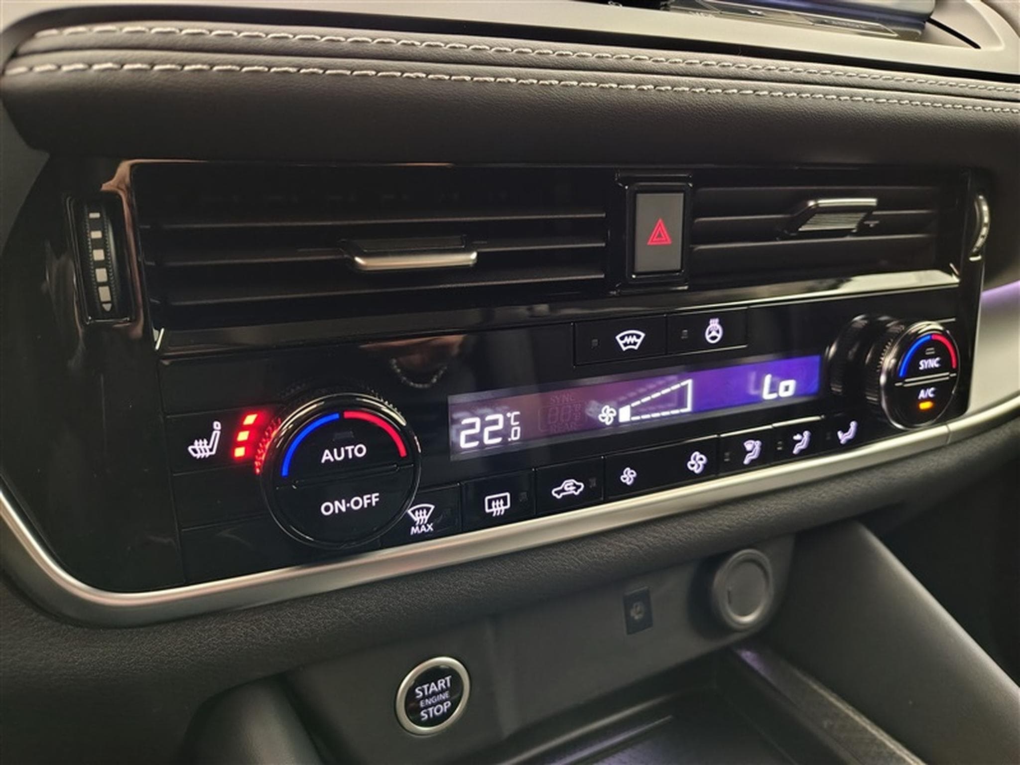 Nissan Qashqai 1.3 DIG-T MHEV X-Tronic N-Connecta CARPLAY / FULL LED / CAM (2026) - Photo 19