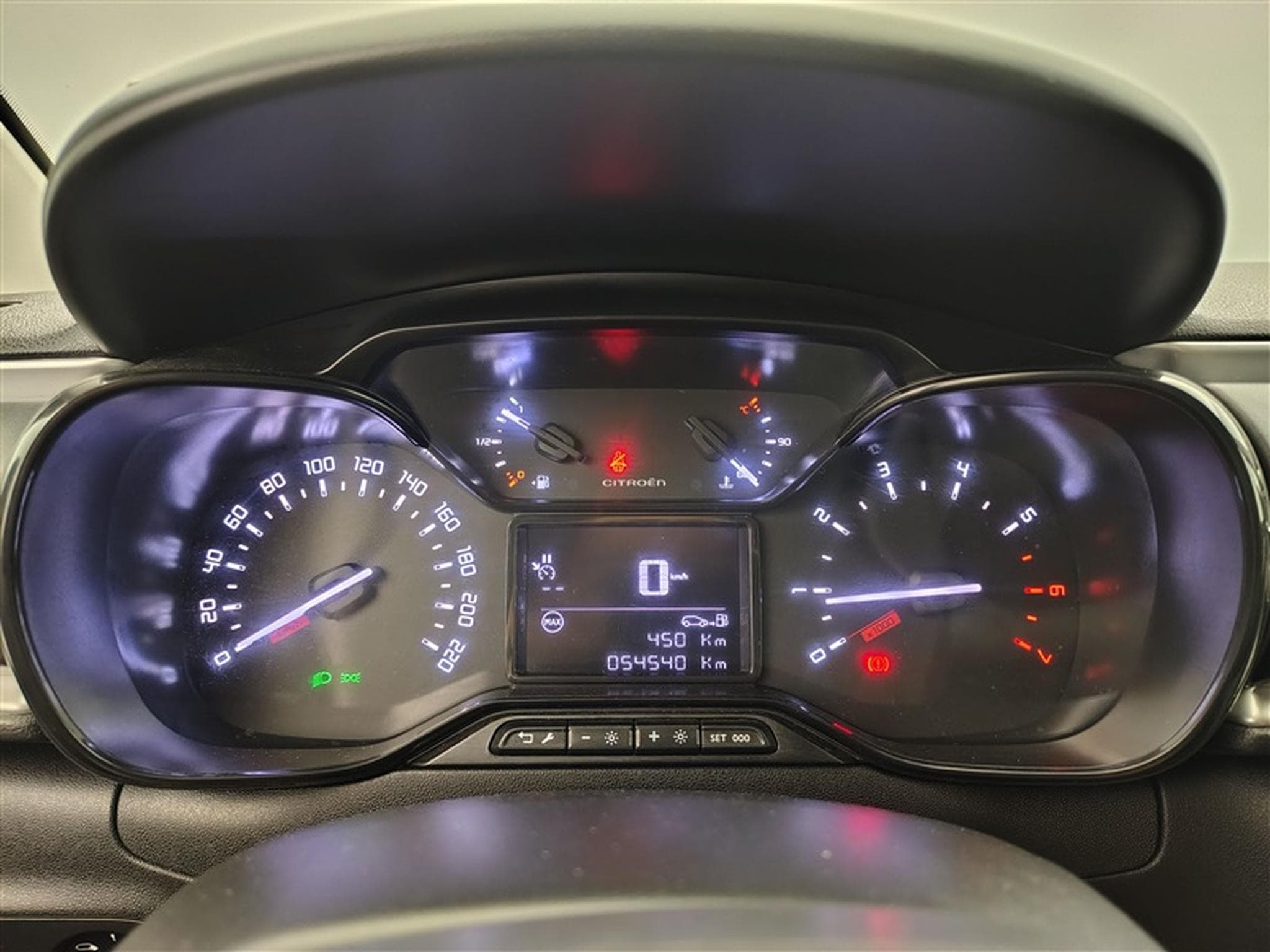 Citroen C3 1.2i PureTech Shine CARPLAY / FULL LED / JA 16" (2023) - Photo 10