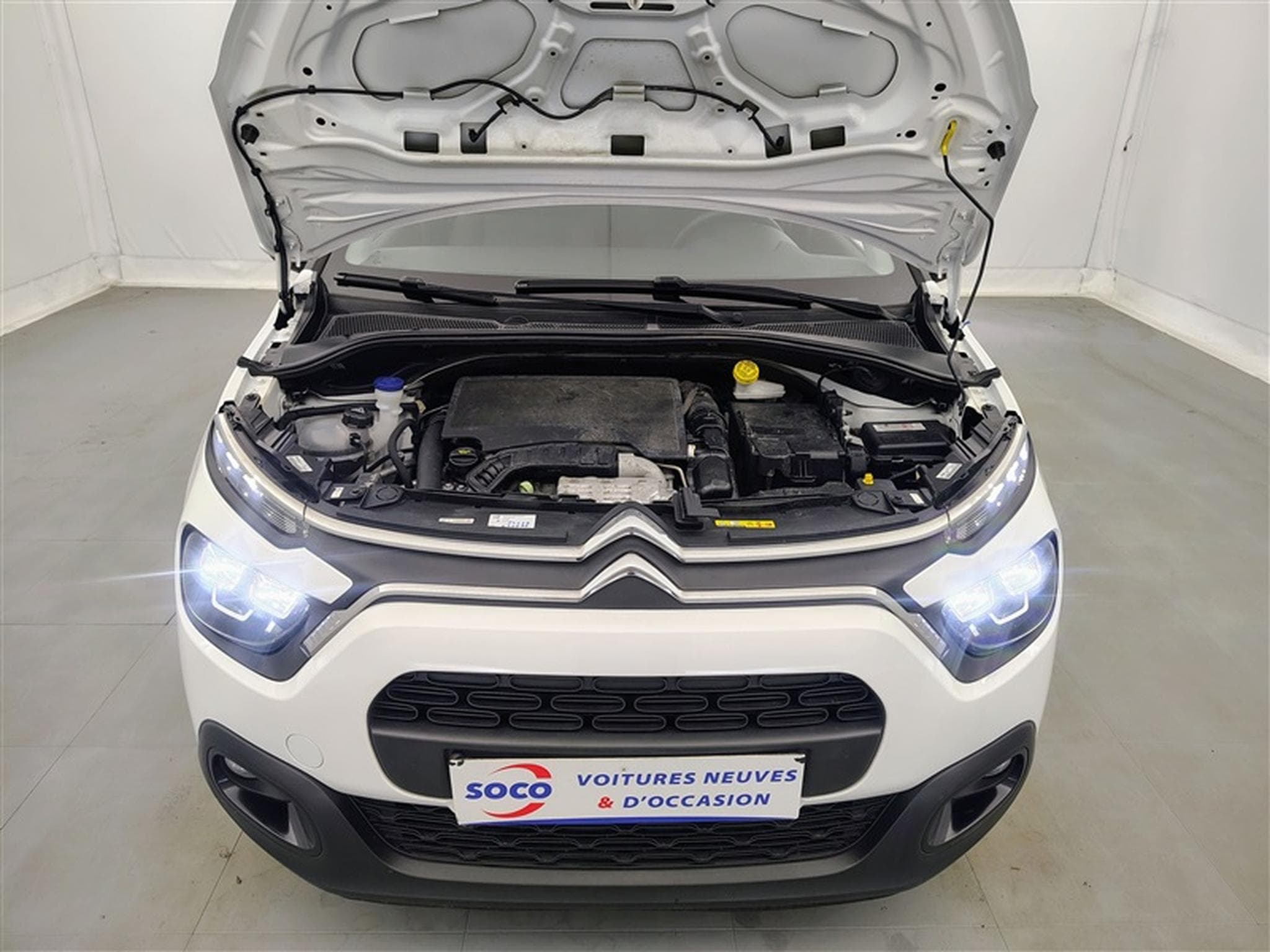 Citroen C3 1.2i PureTech Shine CARPLAY / FULL LED / JA 16" (2023) - Photo 18
