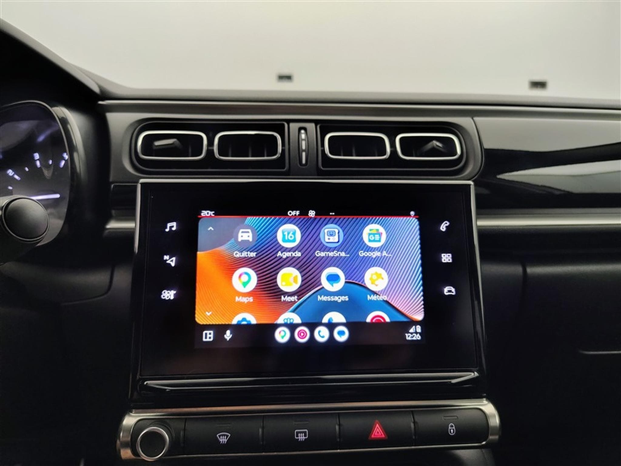 Citroen C3 1.2i PureTech Shine CARPLAY / FULL LED / JA 16" (2023) - Photo 19