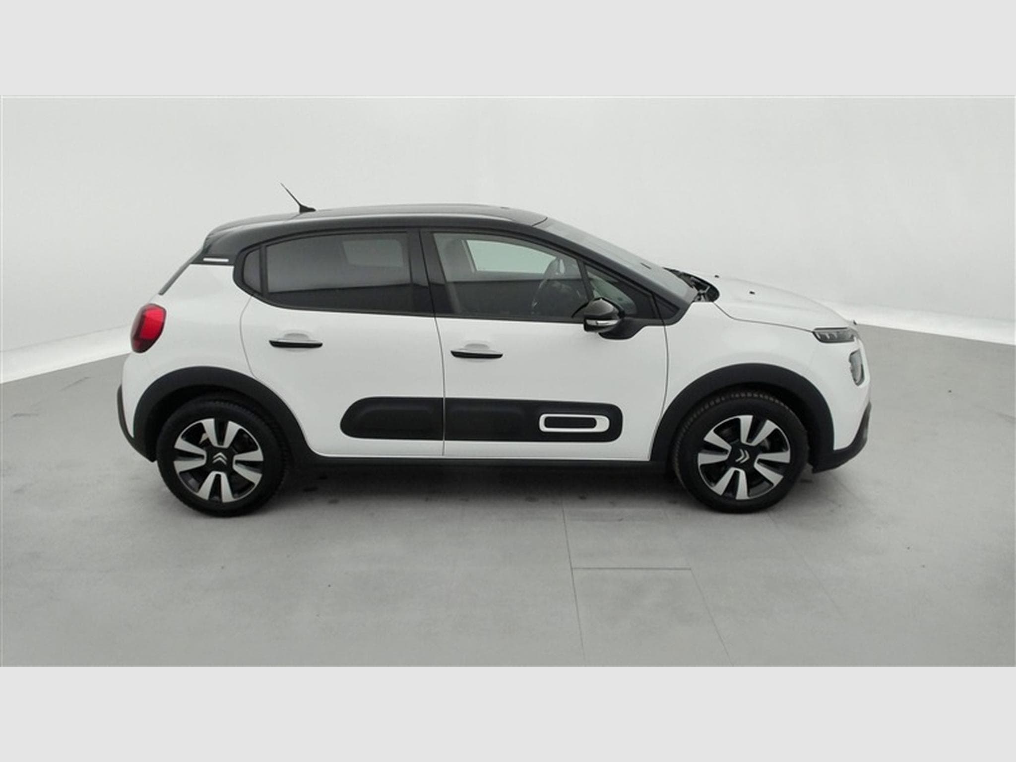 Citroen C3 1.2i PureTech Shine CARPLAY / FULL LED / JA 16" (2023) - Photo 23