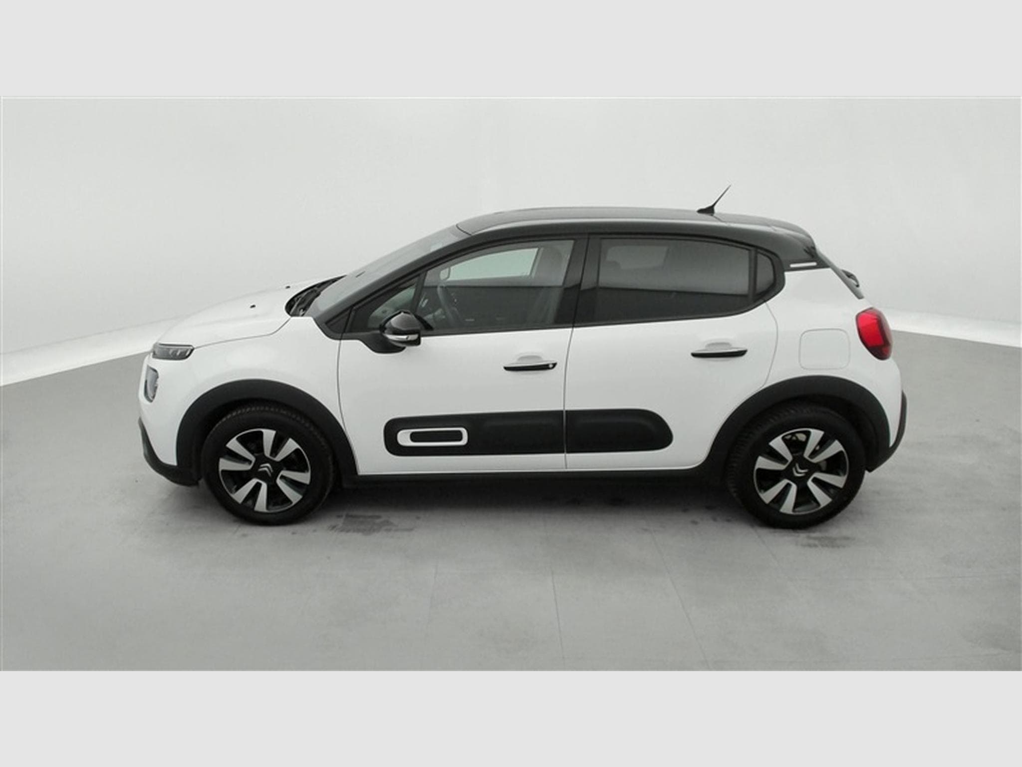 Citroen C3 1.2i PureTech Shine CARPLAY / FULL LED / JA 16" (2023) - Photo 3