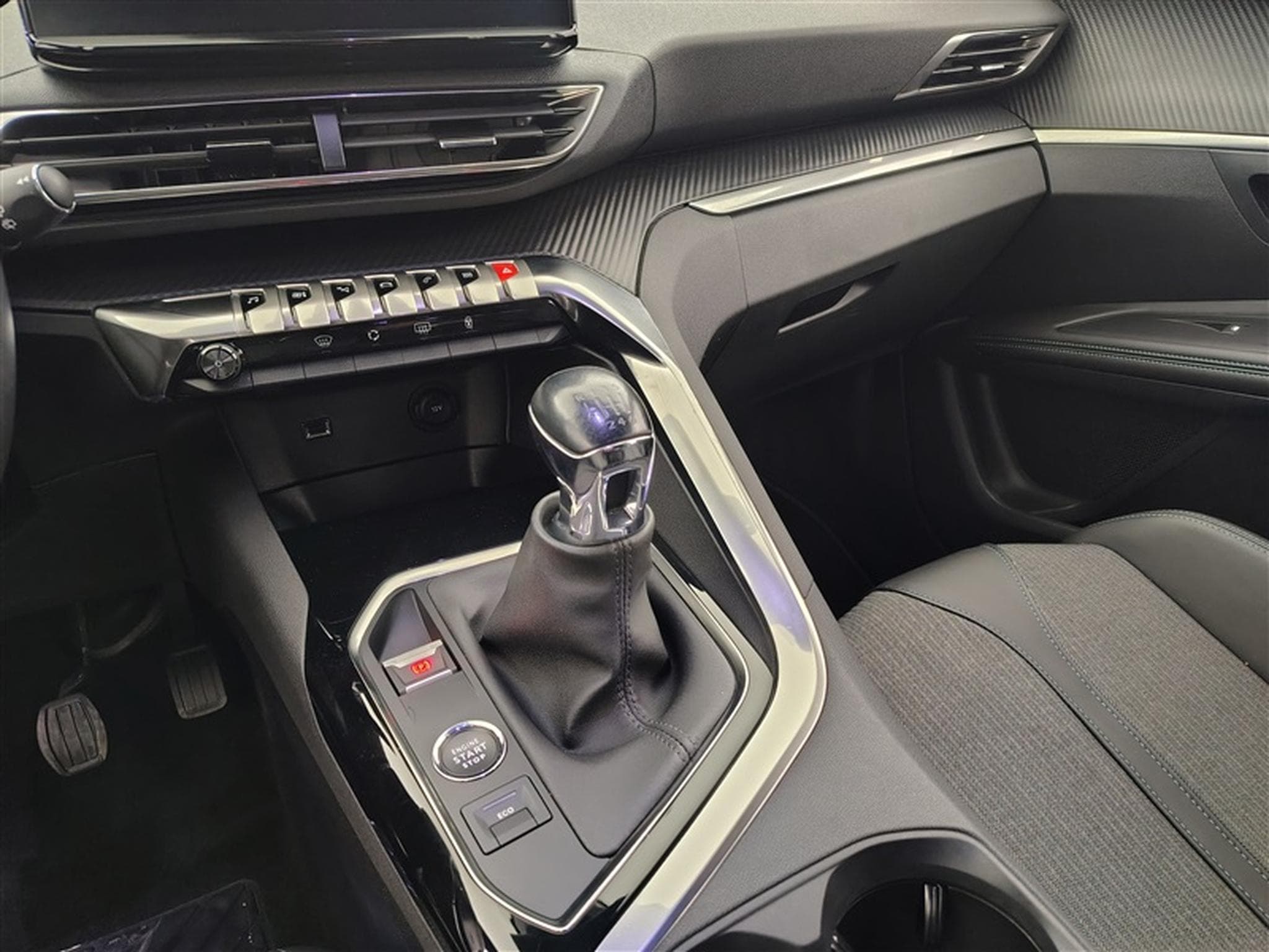 Peugeot 3008 1.2 PureTech Allure Pack S-CUIR / NAVI / CAMERA / CARPLAY (2023) - Photo 12
