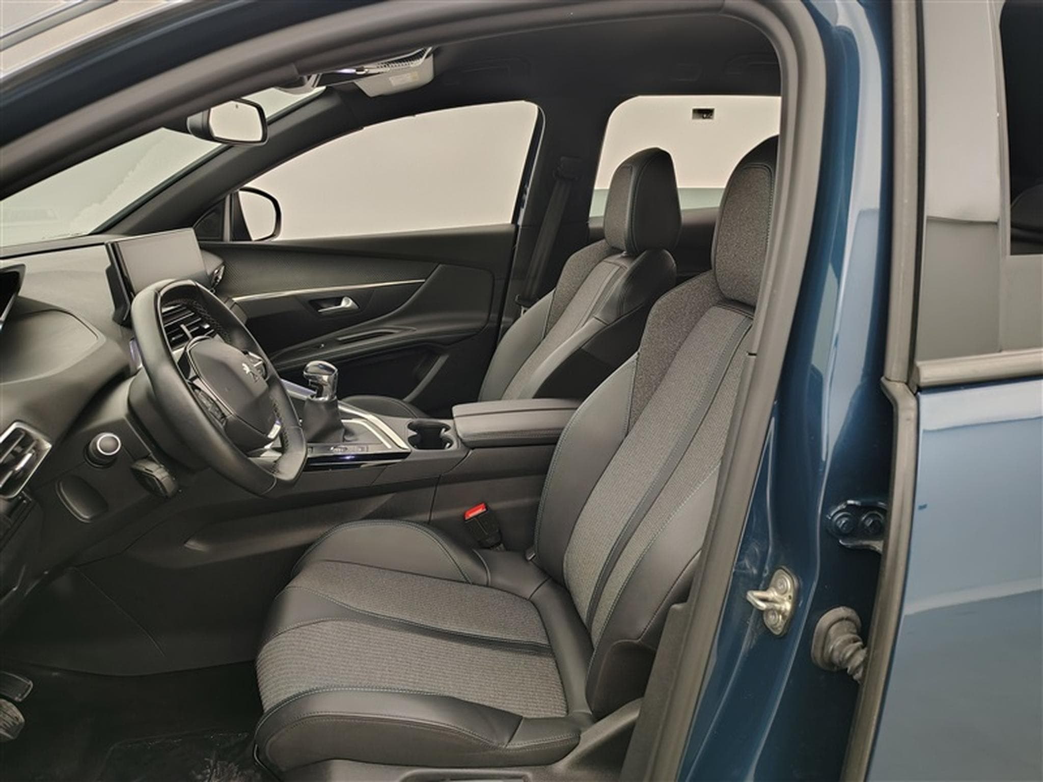 Peugeot 3008 1.2 PureTech Allure Pack S-CUIR / NAVI / CAMERA / CARPLAY (2023) - Photo 7