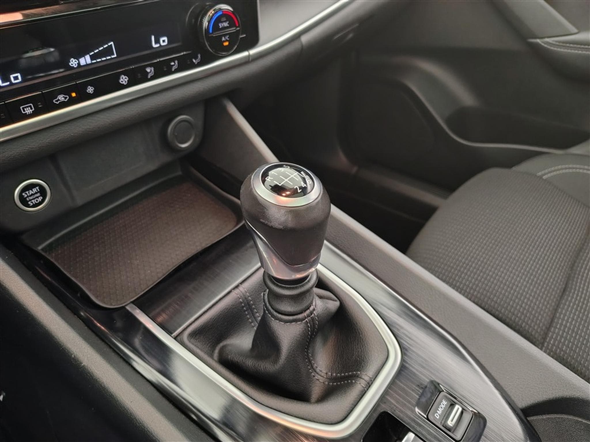 Nissan Qashqai 1.3 DIG-T MHEV N-Connecta (2022) - Photo 12