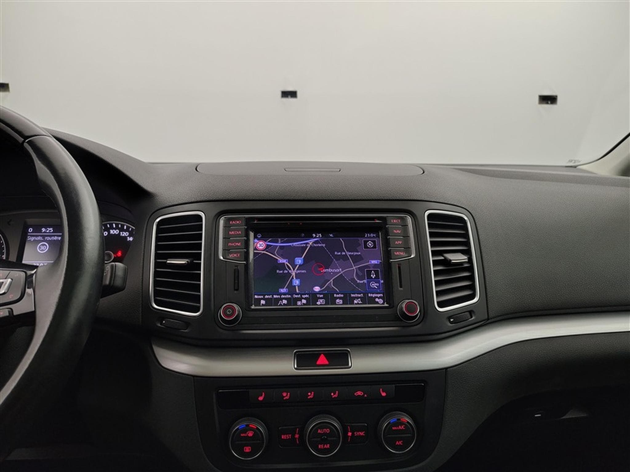 VW Sharan 2.0 TDi Highline 7PL/NAVI/TO PANO/JA/PDC AV AR (2020) - Photo 11