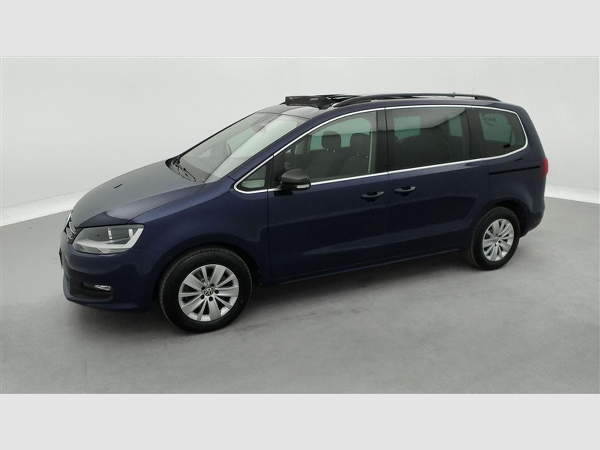 VW Sharan 2.0 TDi Highline 7PL/NAVI/TO PANO/JA/PDC AV AR (2020) - Photo 25