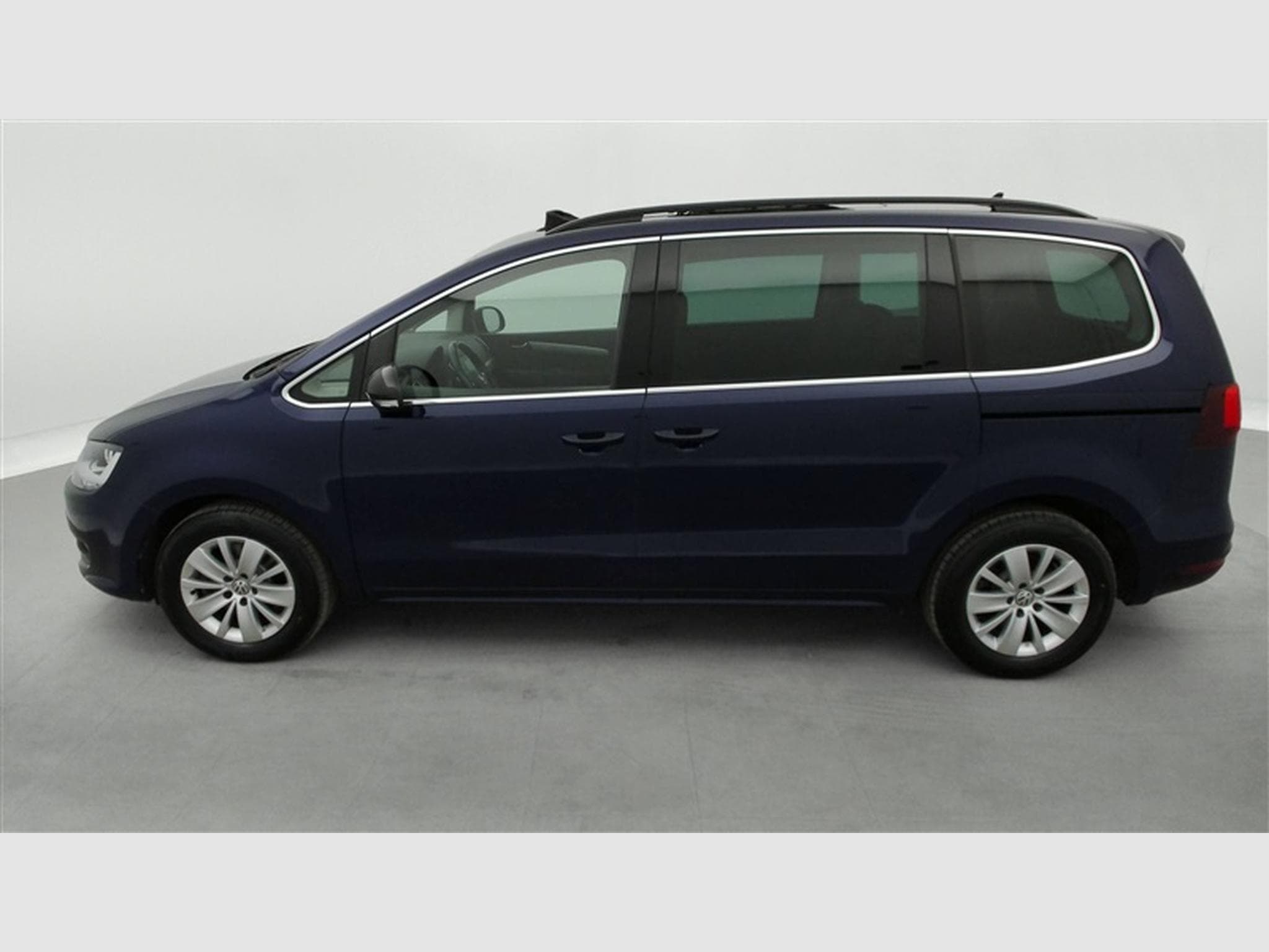 VW Sharan 2.0 TDi Highline 7PL/NAVI/TO PANO/JA/PDC AV AR (2020) - Photo 3