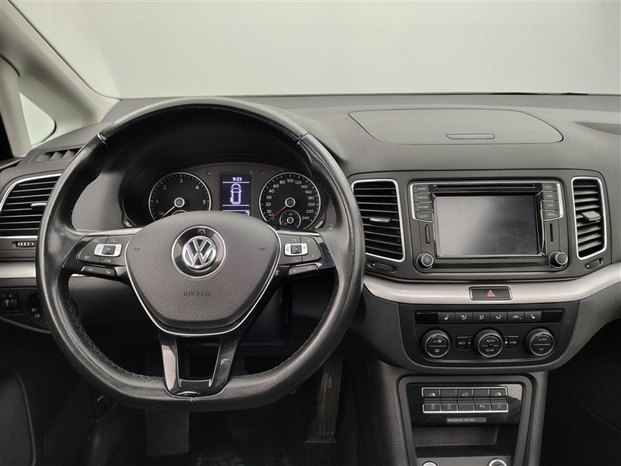 VW Sharan 2.0 TDi Highline 7PL/NAVI/TO PANO/JA/PDC AV AR (2020) - Photo 9