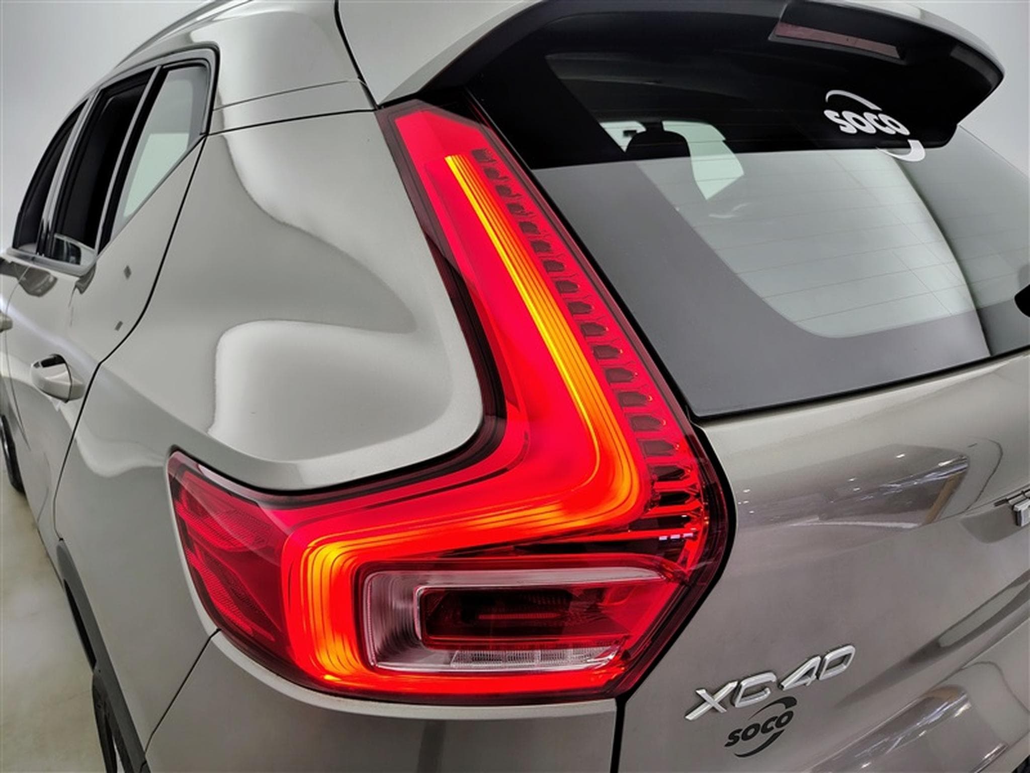 Volvo XC40 2.0 D3 Momentum Pro Geartronic Navi / Led (2021) - Photo 16