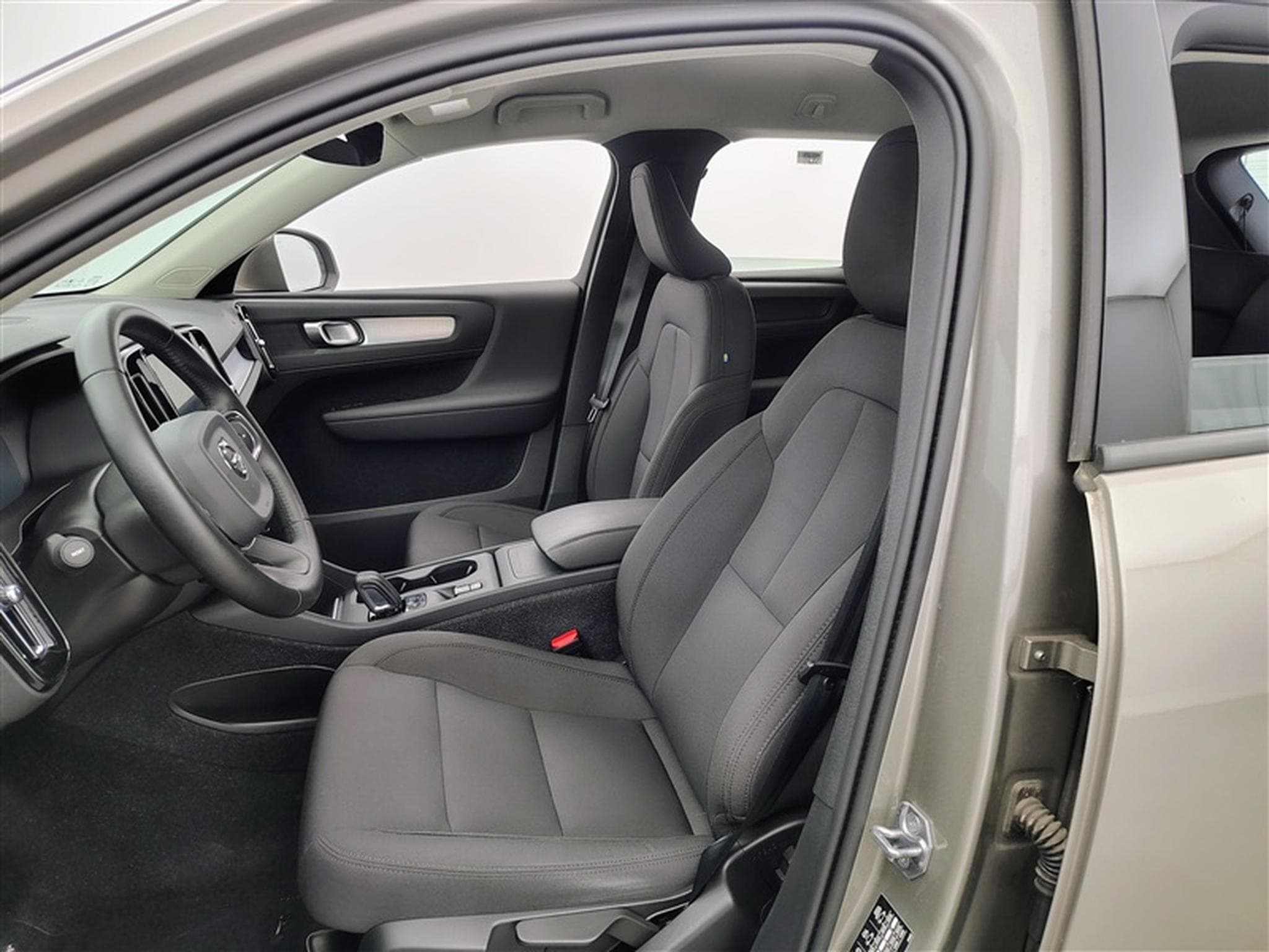 Volvo XC40 2.0 D3 Momentum Pro Geartronic Navi / Led (2021) - Photo 7