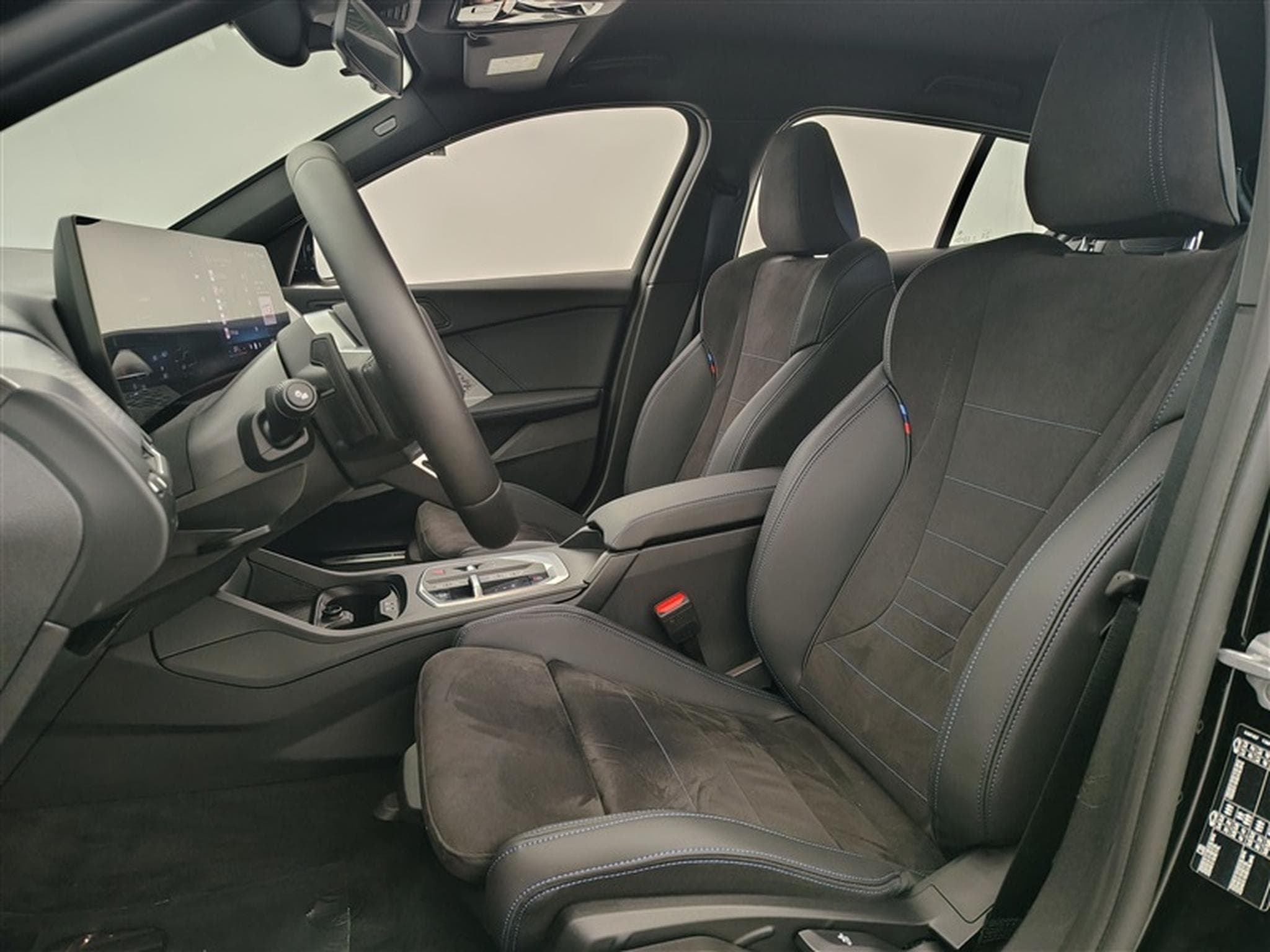 BMW 120 120iA Pack M NAVI / FULL LED / CAMERA / JA 18" (2025) - Photo 7