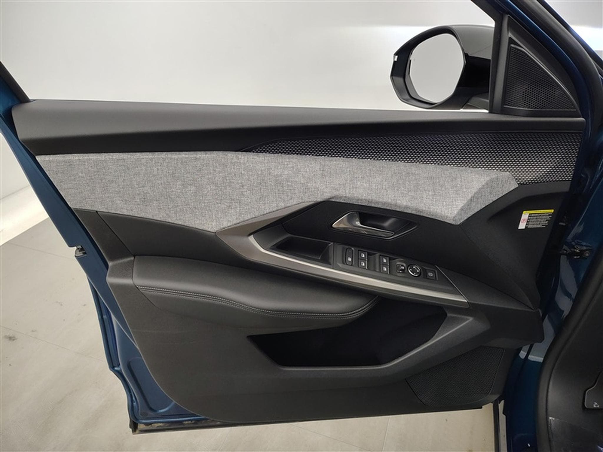 Peugeot 5008 1.2 HYBRID 145cv e-DSC6 GT 7pl. NAVI / FULL LED / PANO / CAM (2025) - Photo 17