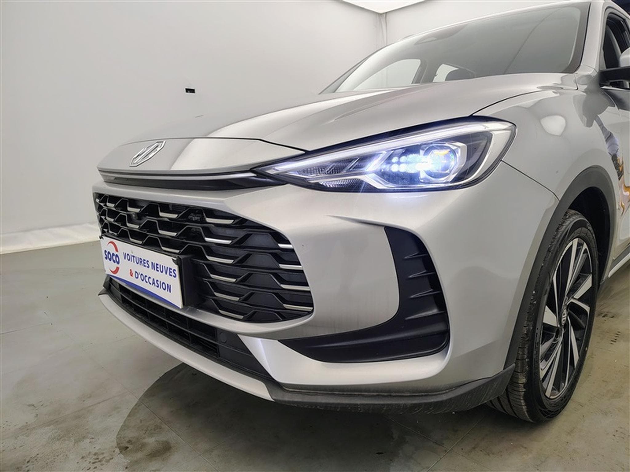 MG ZS 1.5 Hybrid+ Luxury NAVI / CAMERA / CARPLAY / ALU (2026) - Photo 15