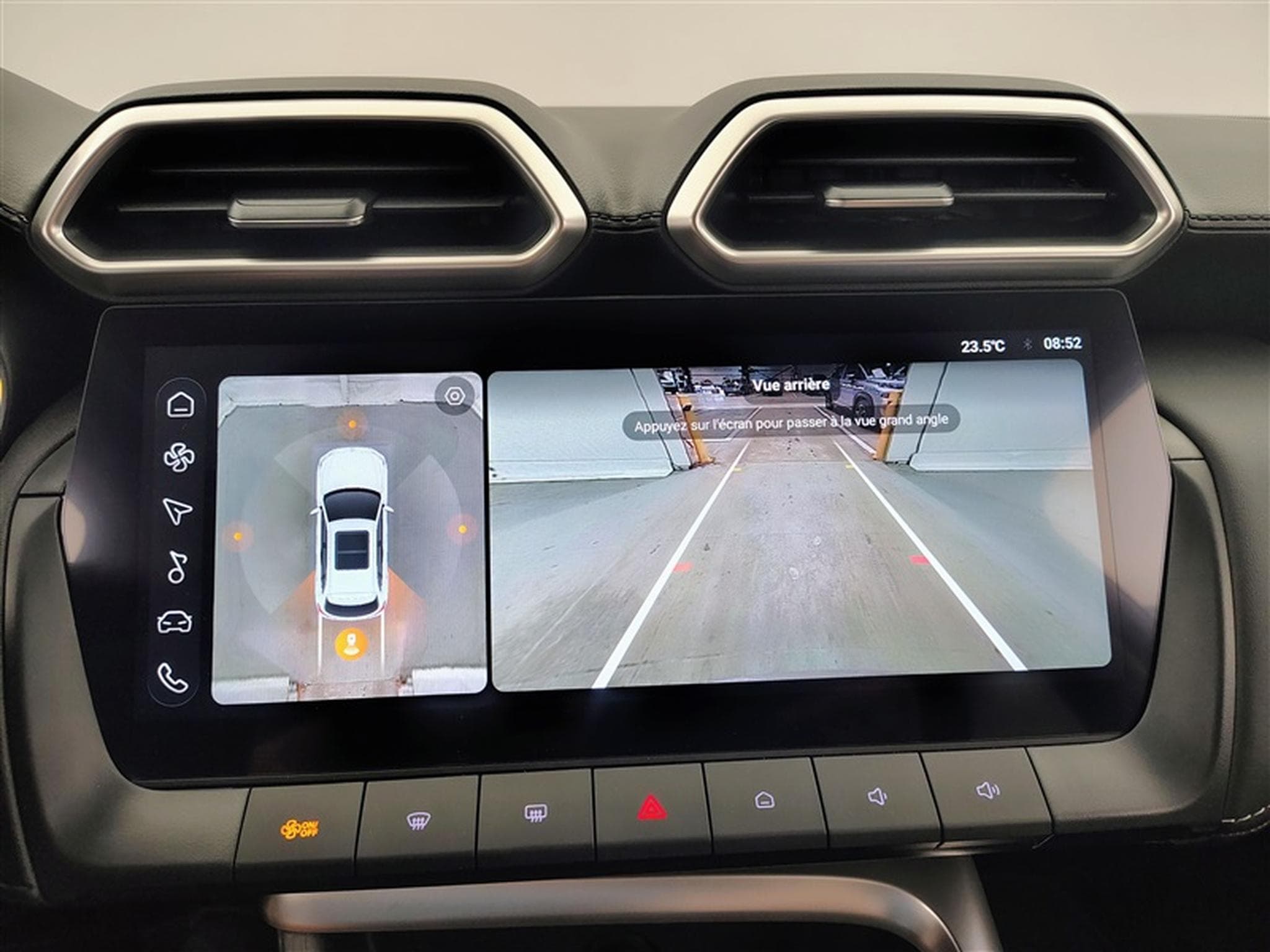 MG ZS 1.5 Hybrid+ Luxury NAVI / CAMERA / CARPLAY / ALU (2026) - Photo 18