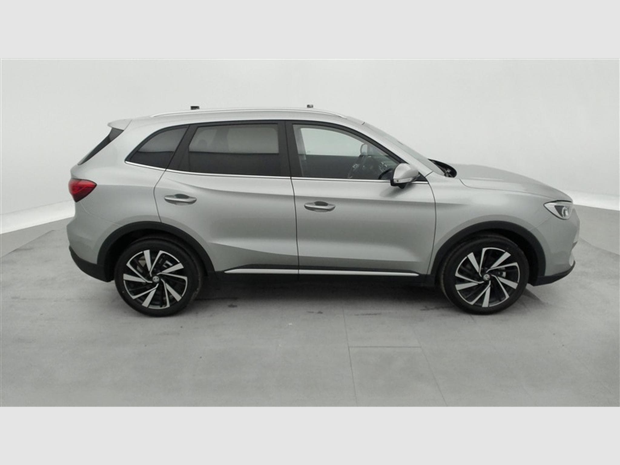 MG ZS 1.5 Hybrid+ Luxury NAVI / CAMERA / CARPLAY / ALU (2026) - Photo 24
