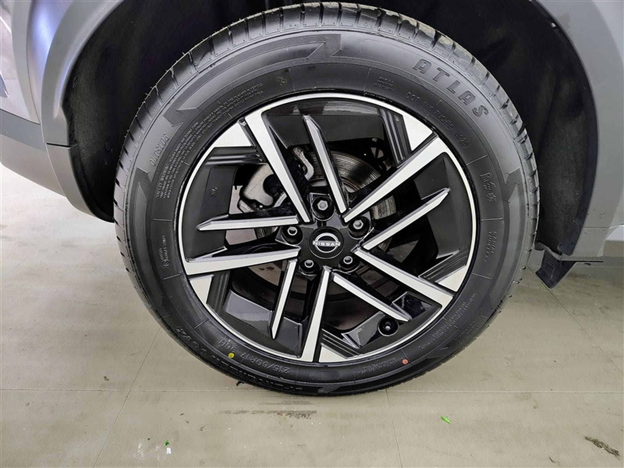 Nissan Juke 1.0 DIG-T 114cv N-Connecta NAVI / FULL LED / CAMERA / JA 17" (2025) - Photo 6