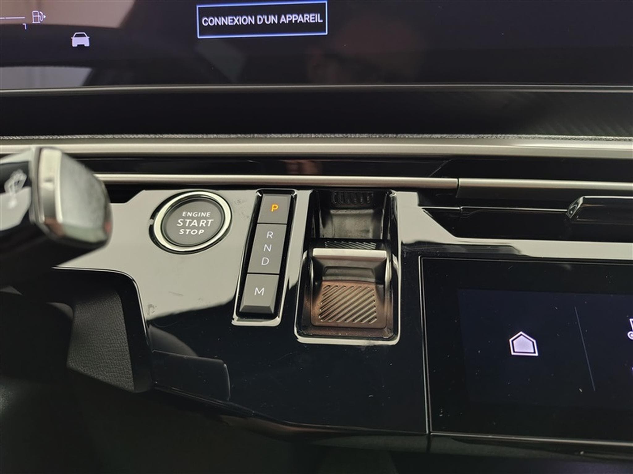 Peugeot 5008 1.2 HYBRID 145cv e-DSC6 Allure 7PL / NAVI / CAMERA360° (2025) - Photo 12