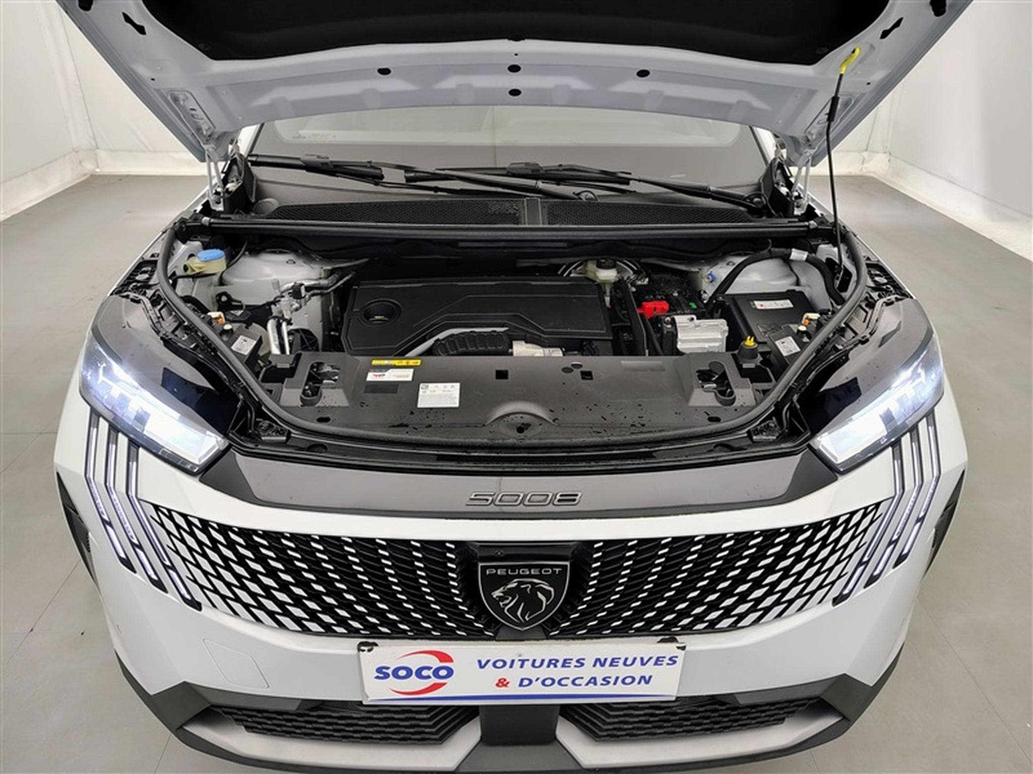 Peugeot 5008 1.2 HYBRID 145cv e-DSC6 Allure 7PL / NAVI / CAMERA360° (2025) - Photo 19