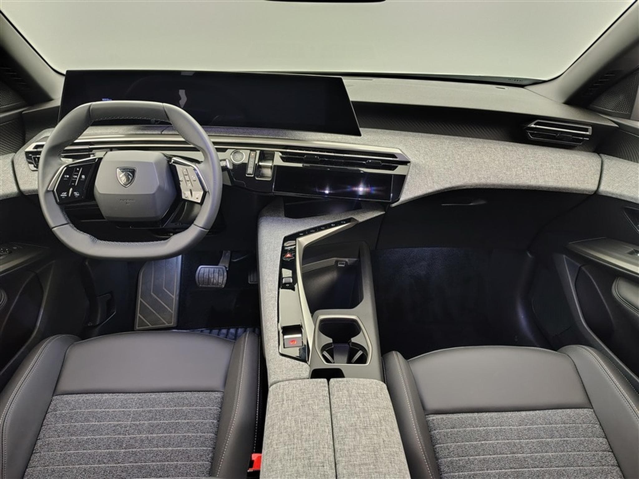 Peugeot 5008 1.2 HYBRID 145cv e-DSC6 Allure 7PL / NAVI / CAMERA360° (2025) - Photo 8
