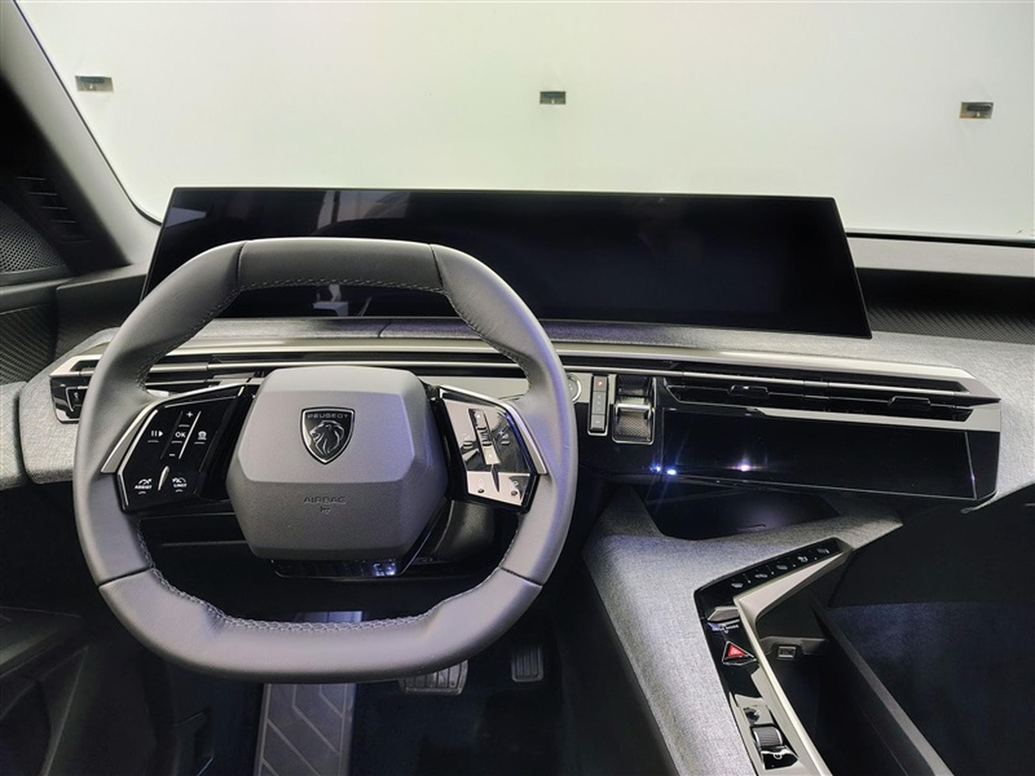 Peugeot 5008 1.2 HYBRID 145cv e-DSC6 Allure 7PL / NAVI / CAMERA360° (2025) - Photo 9