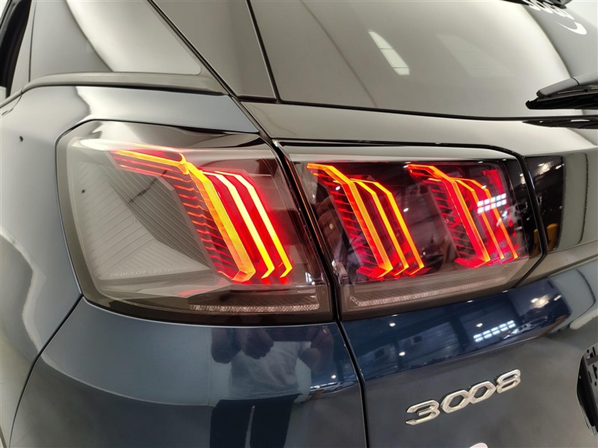 Peugeot 3008 1.5 DIESEL EAT8 Allure Pack S-CUIR / NAVI / FULL LED (2022) - Photo 15
