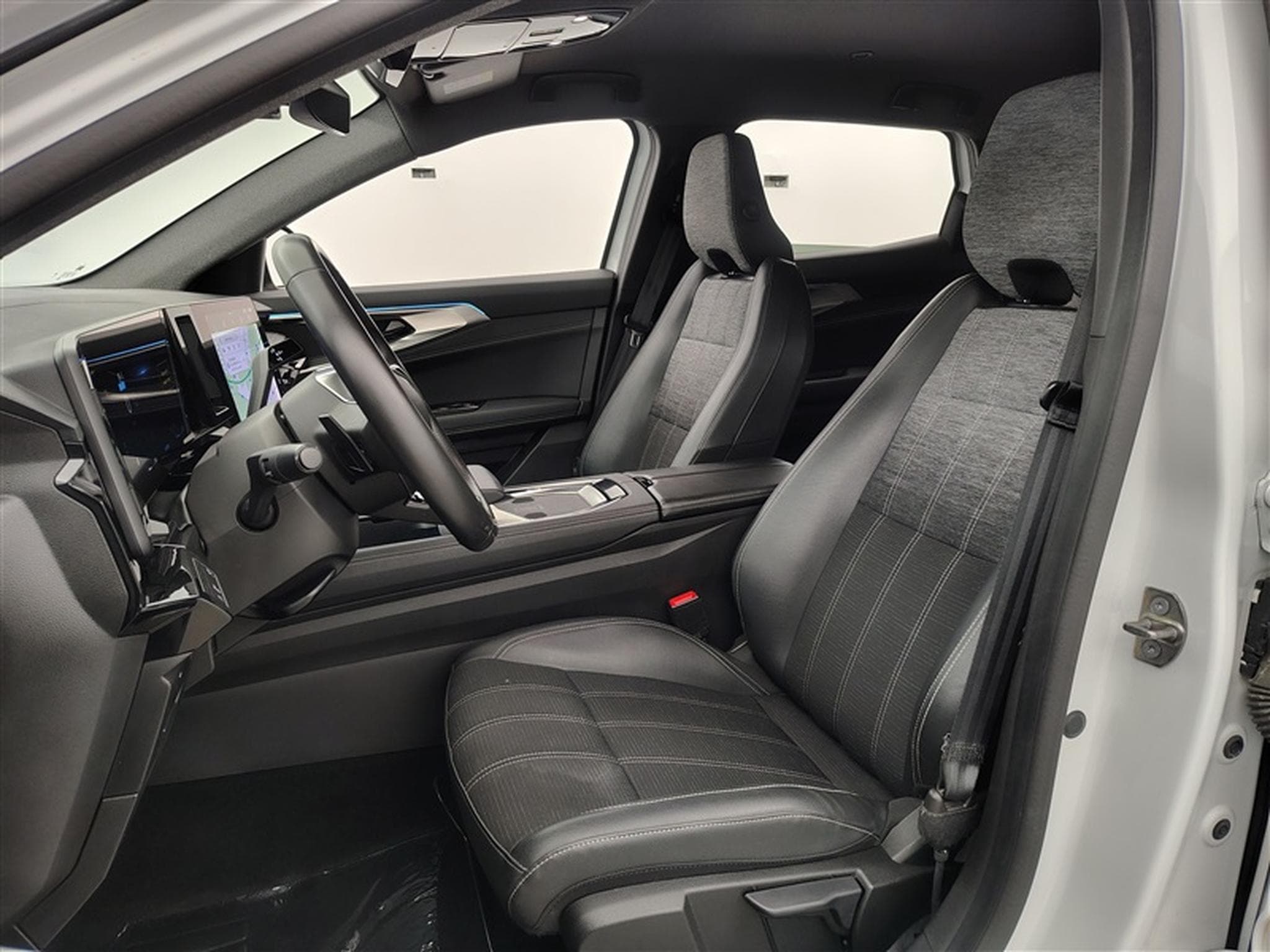 Renault Austral 1.2 E-Tec HEV Techno NAVI / FULL LED / S-CUIR (2024) - Photo 7