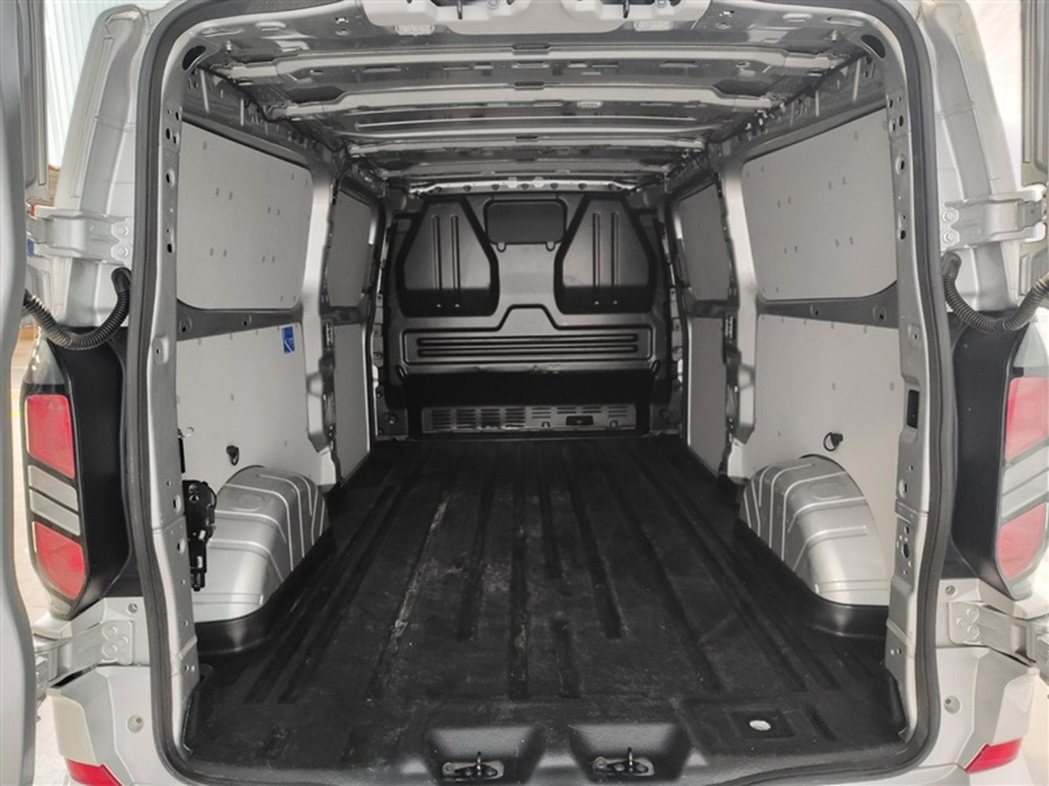 Ford Transit 2.0 TDCi L2H1 CarPlay/CAM/NAVI (2024) - Photo 14