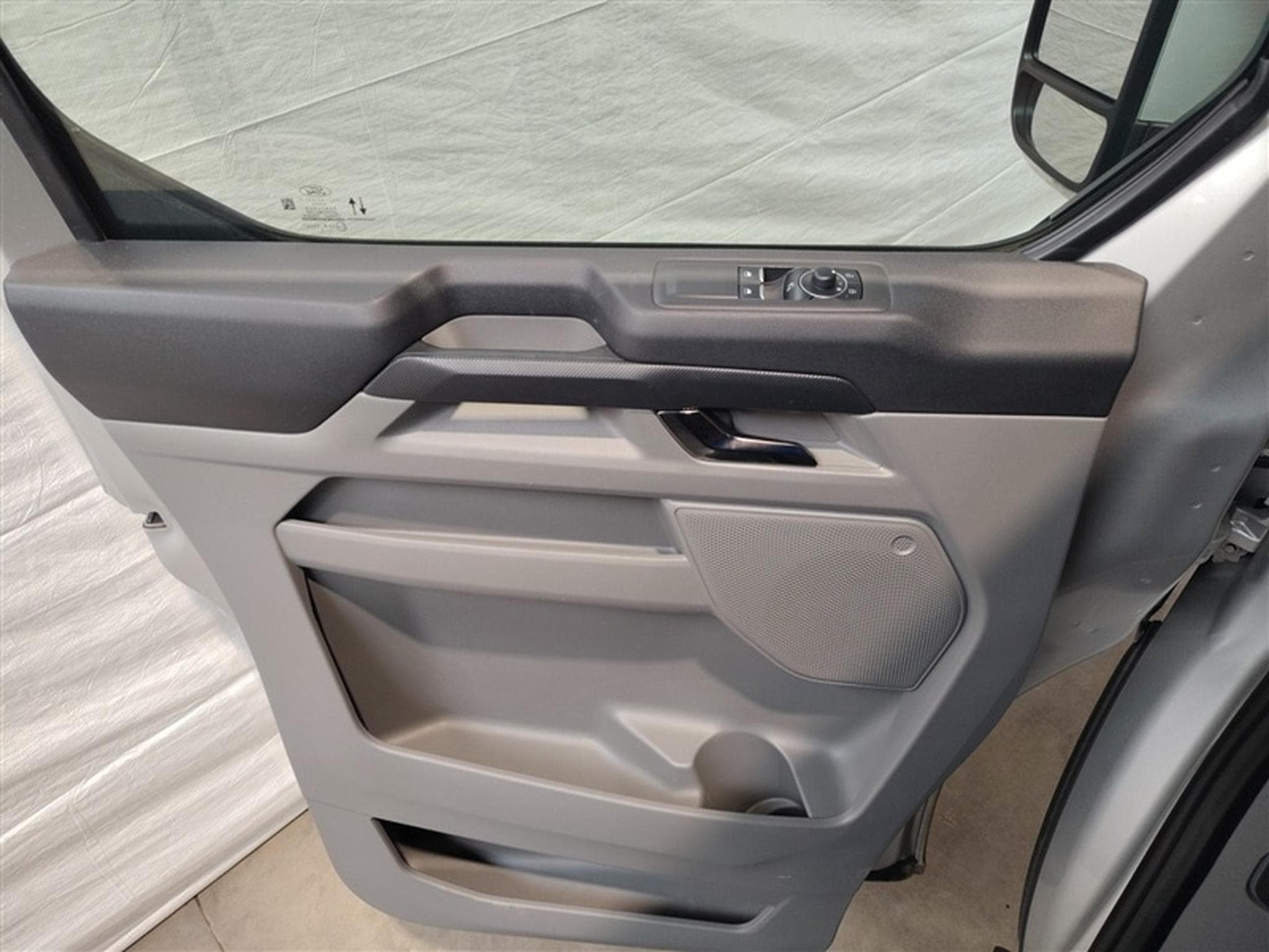 Ford Transit 2.0 TDCi L2H1 CarPlay/CAM/NAVI (2024) - Photo 16