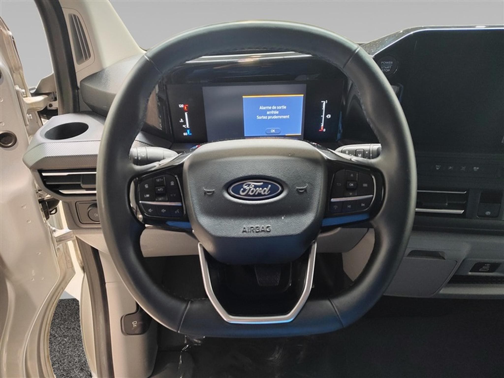 Ford Transit 2.0 TDCi L2H1 CarPlay/CAM/NAVI (2024) - Photo 9