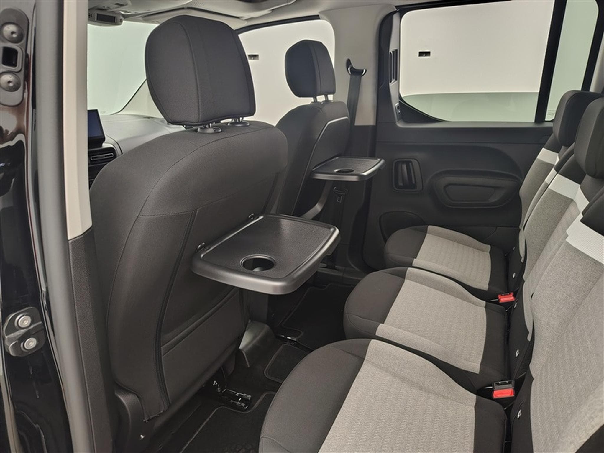 Citroen Berlingo 1.5 HDi Multispace CARPLAY / FULL LED / CAMERA / JA 16" (2026) - Photo 18