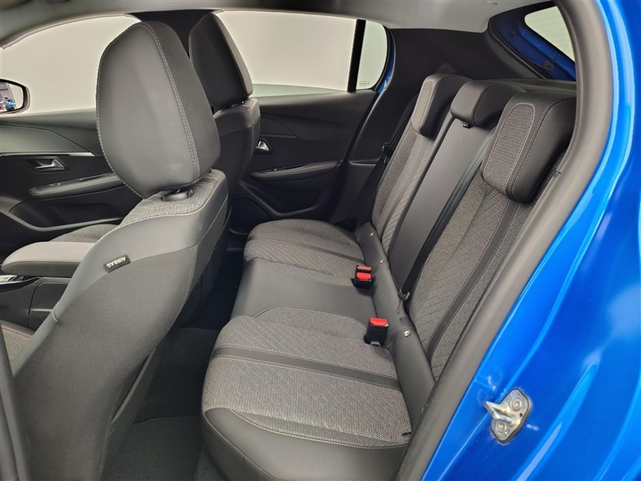 Peugeot 208 1.2i PureTech 100Cv Allure CARPLAY / PDC (2024) - Photo 13