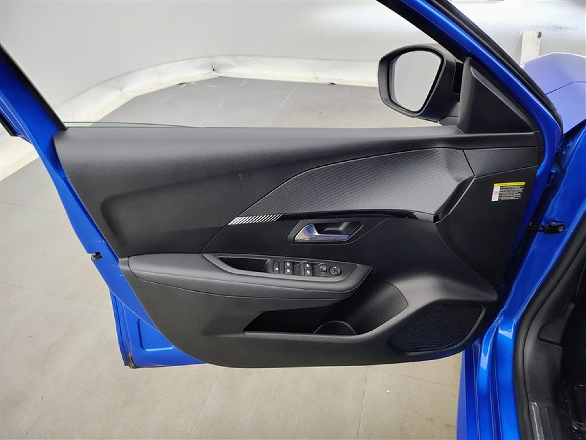 Peugeot 208 1.2i PureTech 100Cv Allure CARPLAY / PDC (2024) - Photo 17