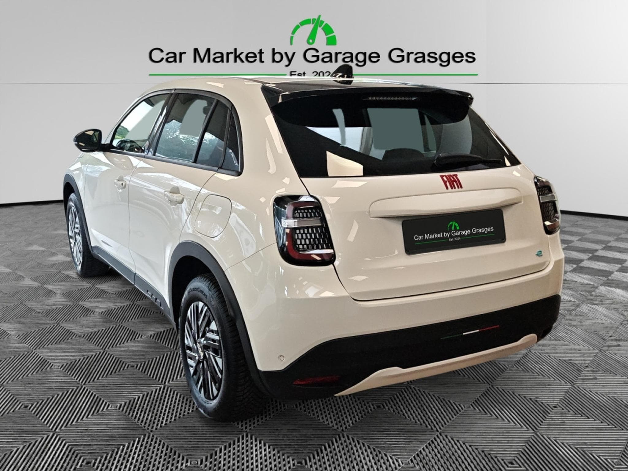 Fiat 600 Red Edition (2024) - Photo 3