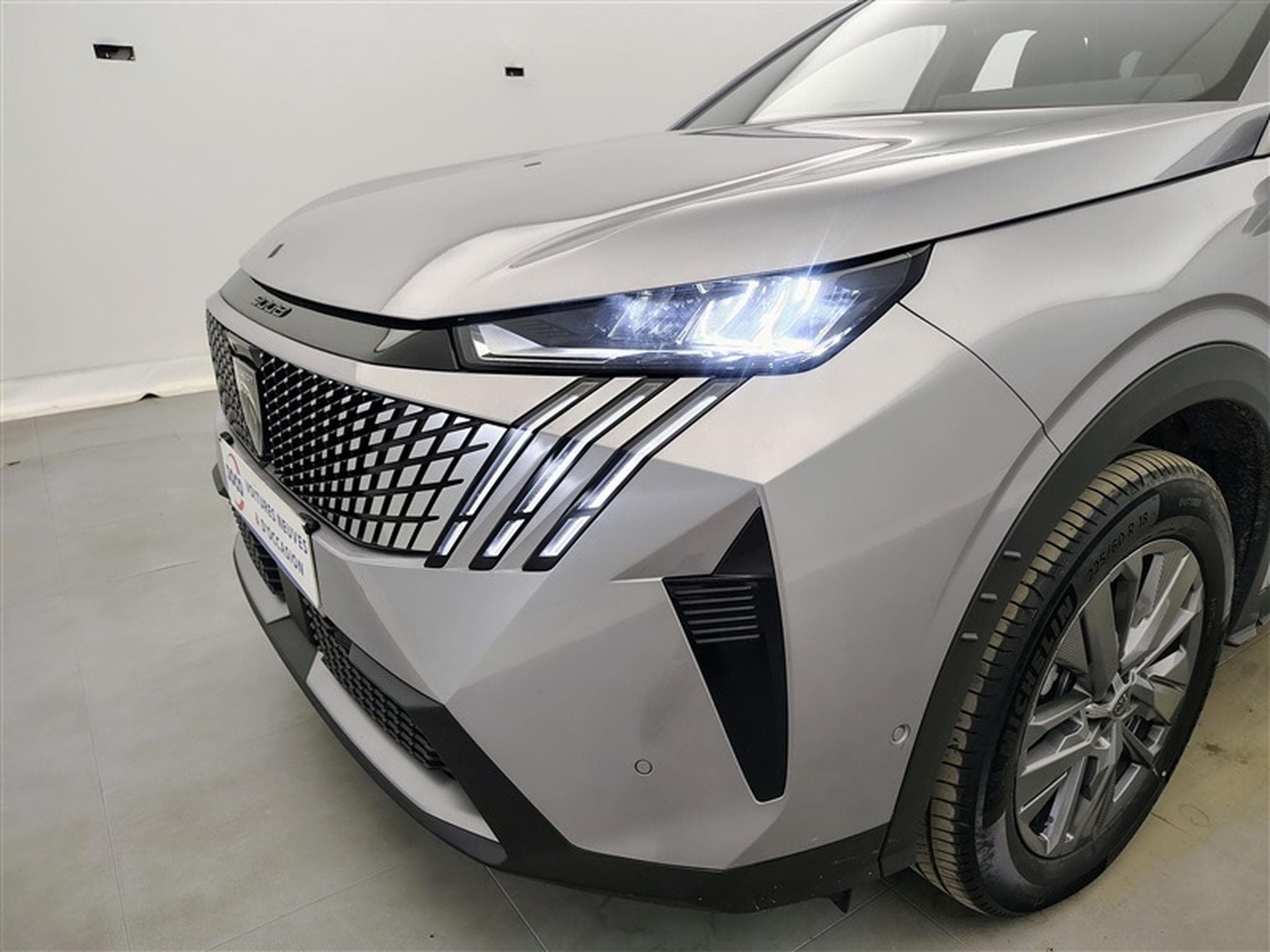 Peugeot 5008 1.2 HYBRID 145cv e-DSC6 Allure 7PL / NAVI / CAMERA360° (2025) - Photo 15