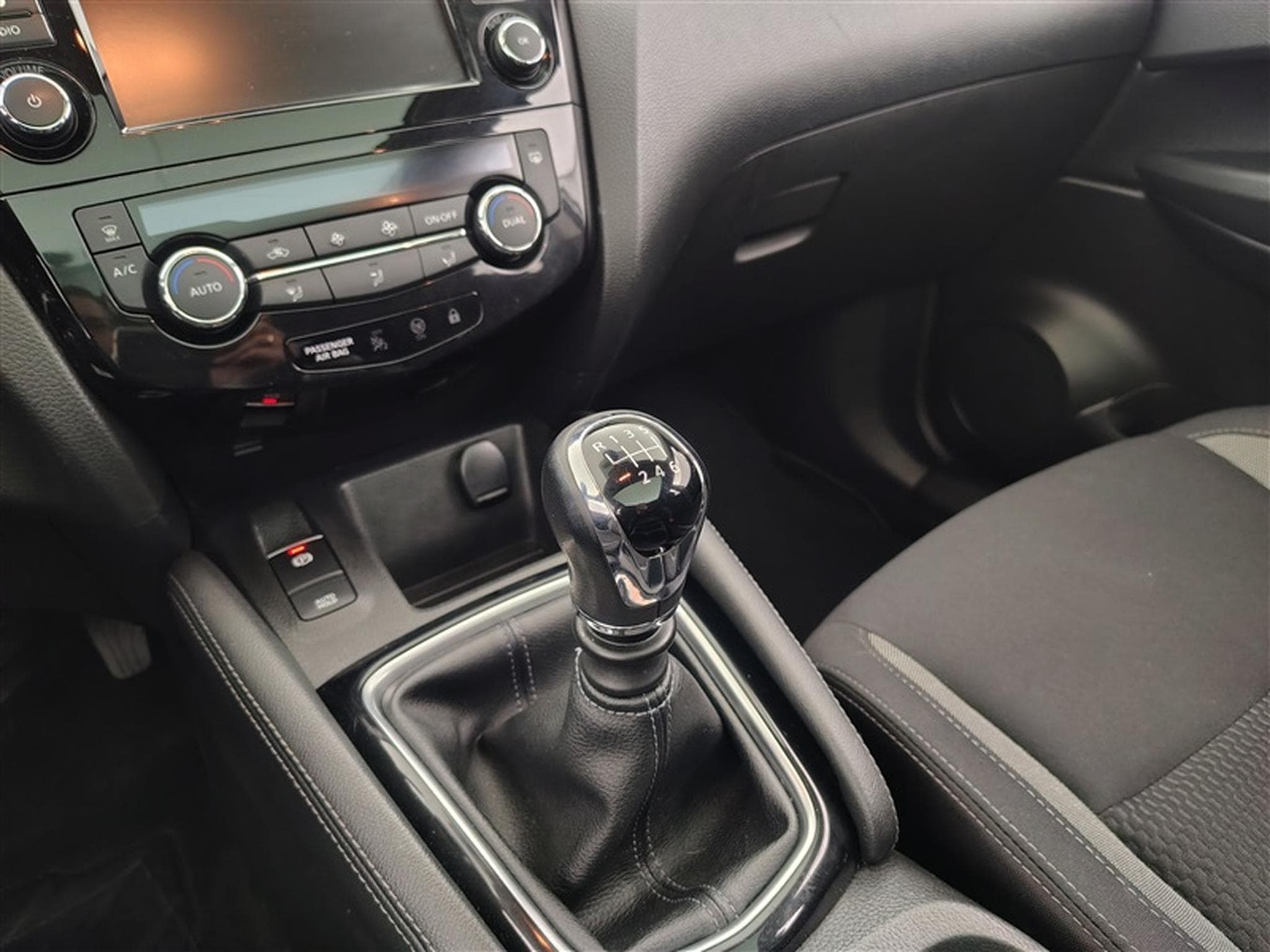 Nissan Qashqai 1.3 DIG-T Urban Edition (2021) - Photo 12