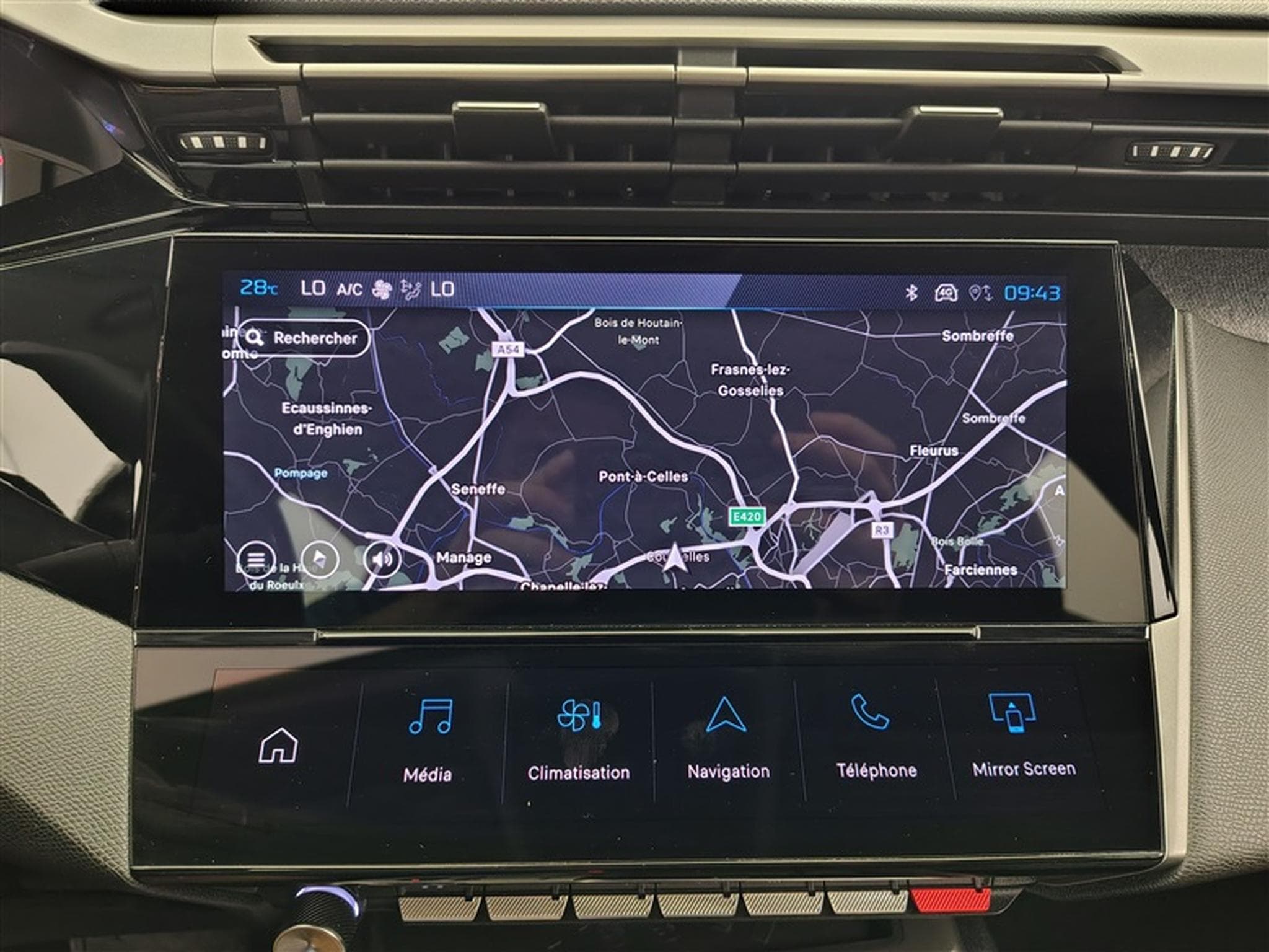 Peugeot 408 1.2 Hybrid 136cv e-DCS6 Allure Pack NAVI / CARPLAY / CAMERA (2025) - Photo 11
