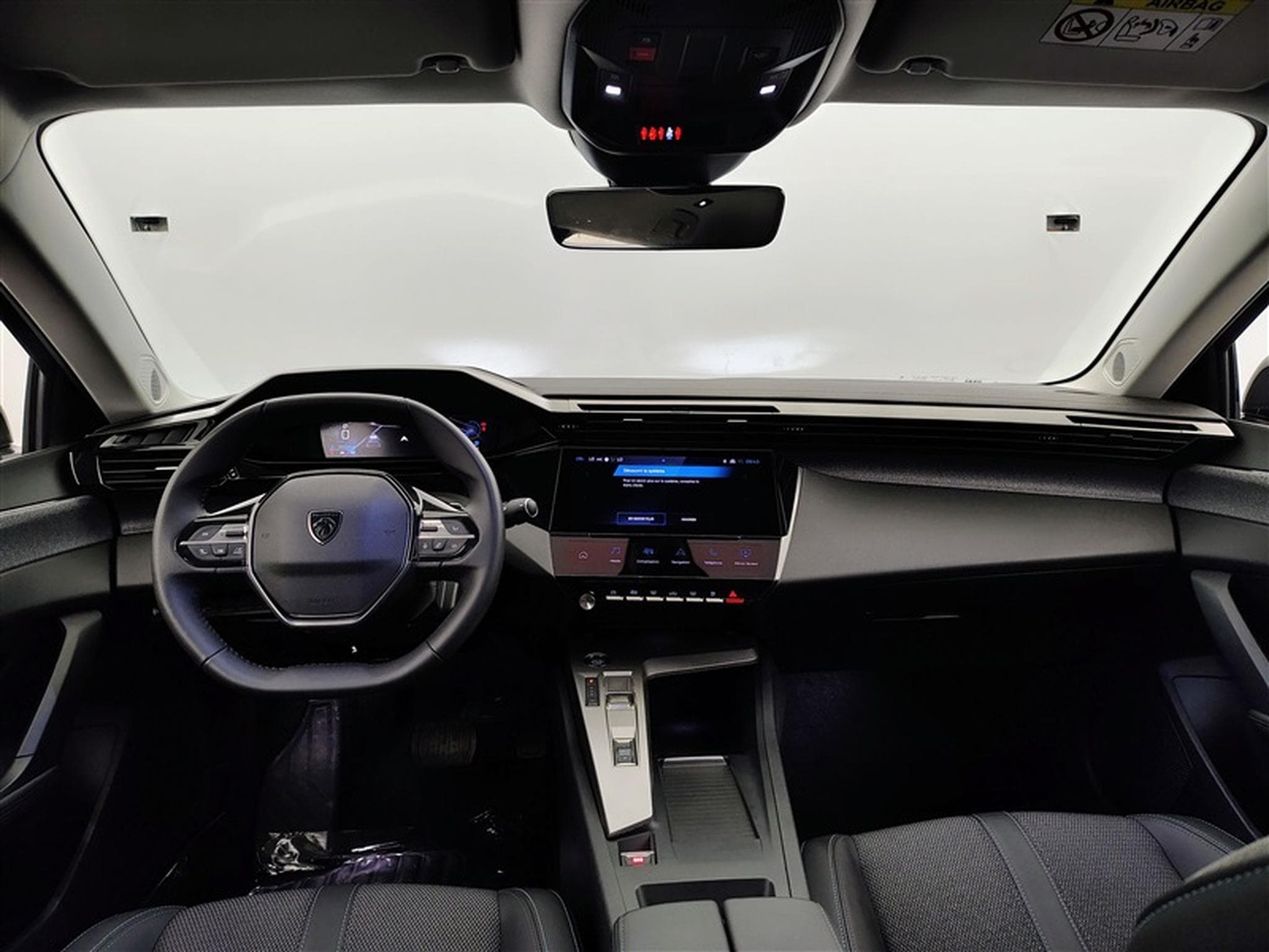 Peugeot 408 1.2 Hybrid 136cv e-DCS6 Allure Pack NAVI / CARPLAY / CAMERA (2025) - Photo 8