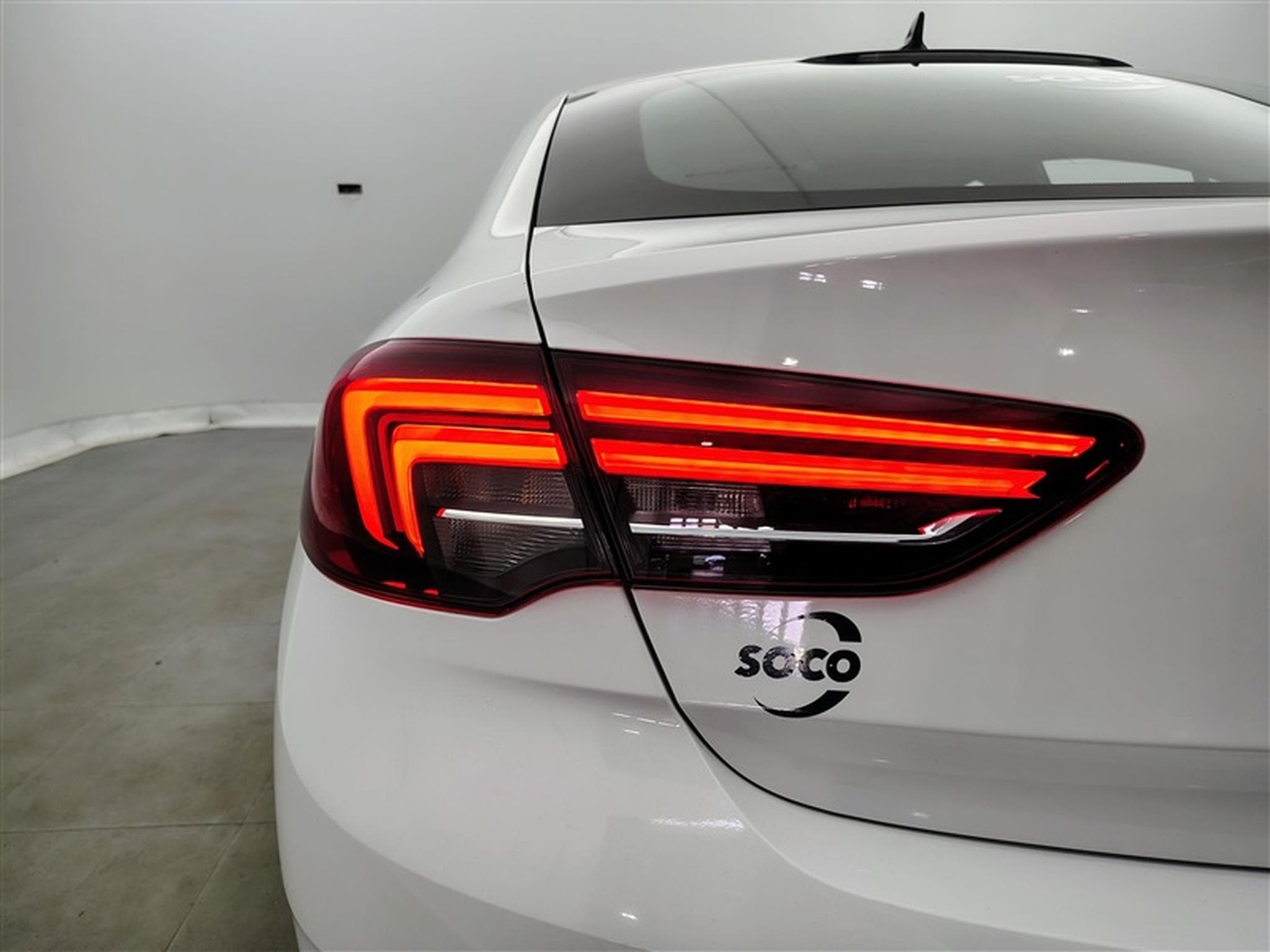 Opel Insignia Grand Sport   Cuir / Navi / Led / PDC av+ar (2023) - Photo 16