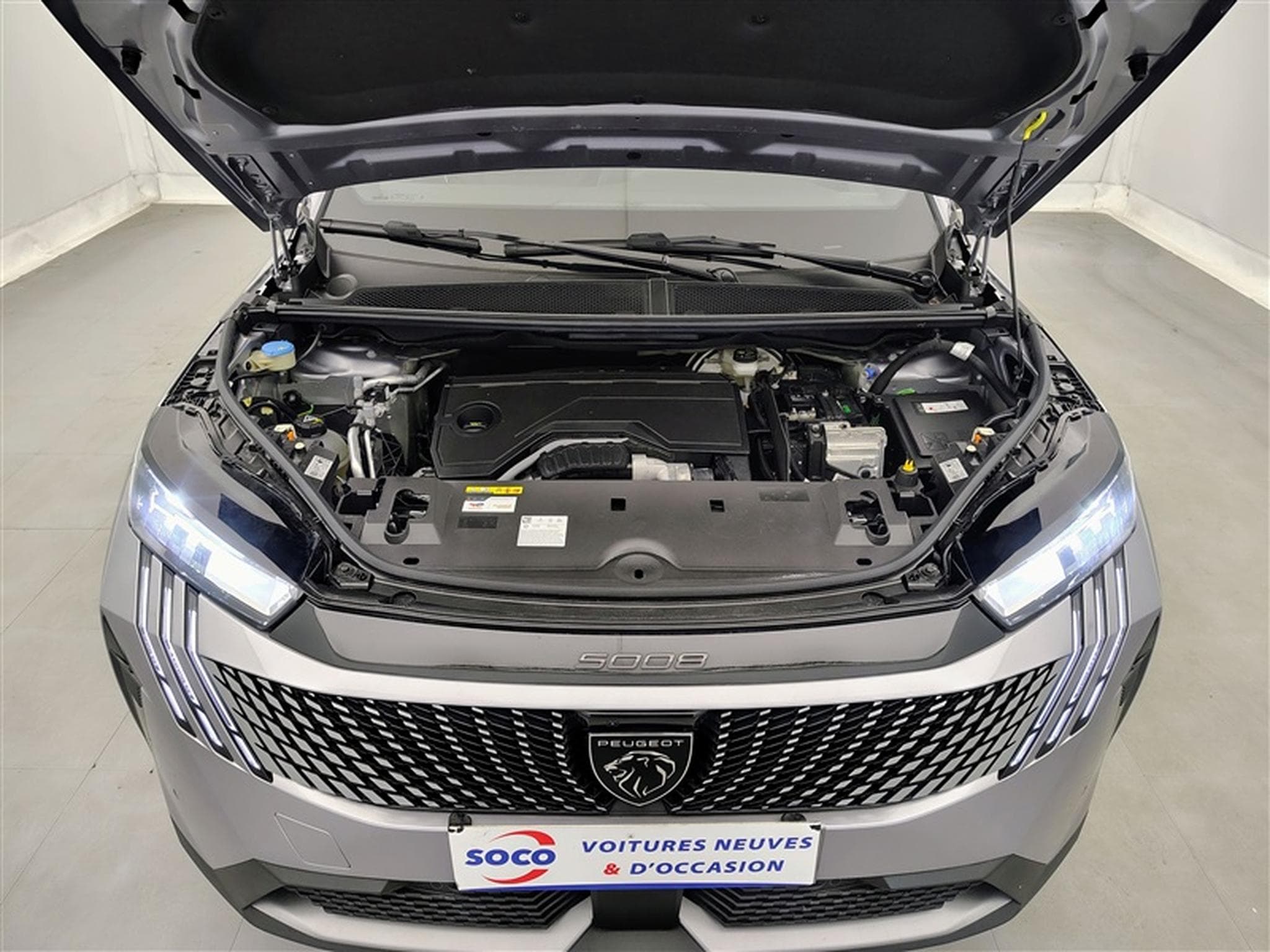 Peugeot 5008 1.2 HYBRID 136cv e-DSC6 Allure Pack 7pl. NAVI / CAMERA 360° (2025) - Photo 19