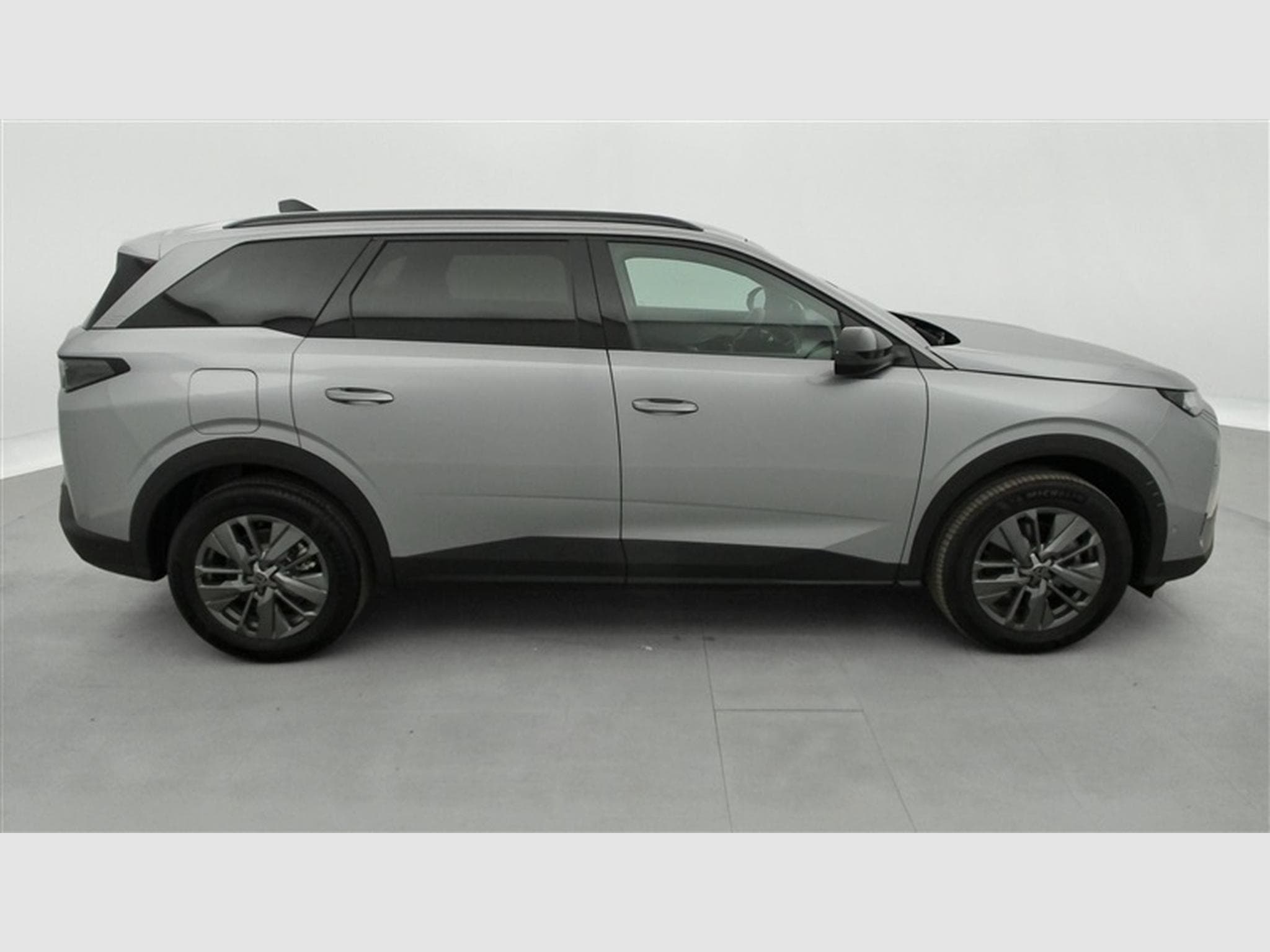 Peugeot 5008 1.2 HYBRID 136cv e-DSC6 Allure Pack 7pl. NAVI / CAMERA 360° (2025) - Photo 24