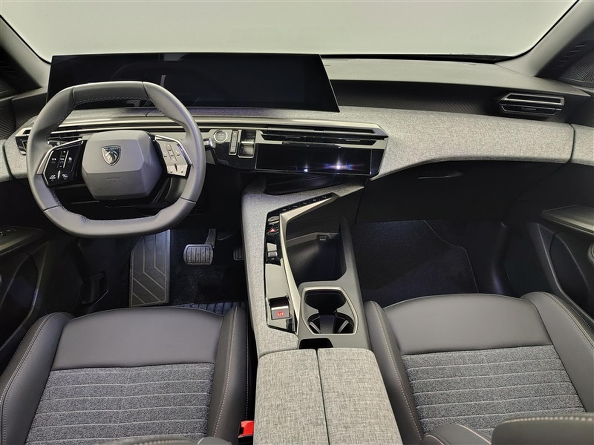 Peugeot 5008 1.2 HYBRID 136cv e-DSC6 Allure Pack 7pl. NAVI / CAMERA 360° (2025) - Photo 8