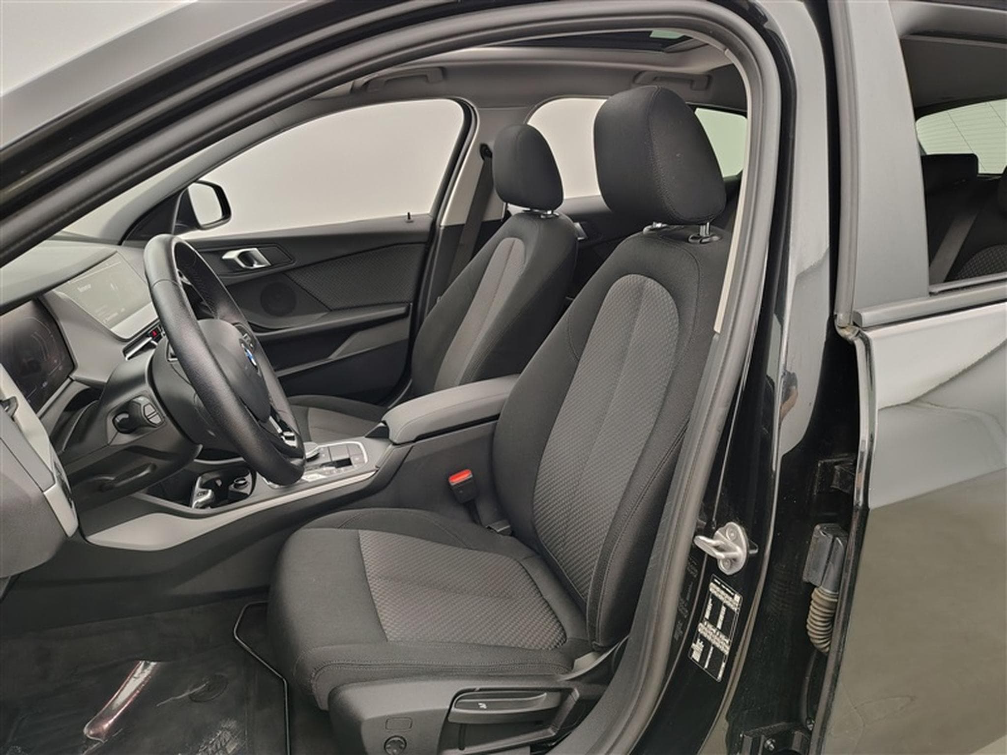 BMW 116 116iA Business Line NAVI / FULL LED / TO PANO / ALU (2023) - Photo 7