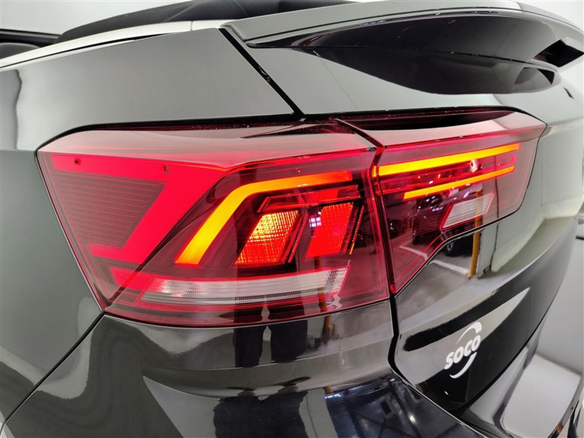 VW T-Roc Cabriolet 1.5 TSI 150cv DSG R-Line NAVI / FULL LED (2023) - Photo 16