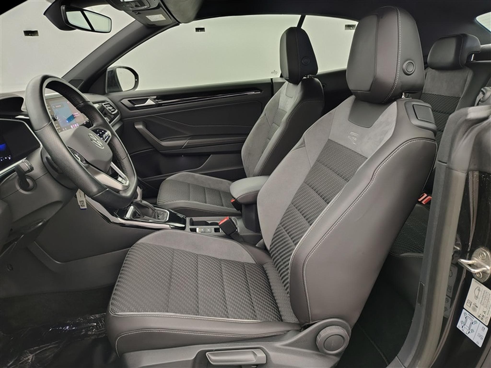 VW T-Roc Cabriolet 1.5 TSI 150cv DSG R-Line NAVI / FULL LED (2023) - Photo 7