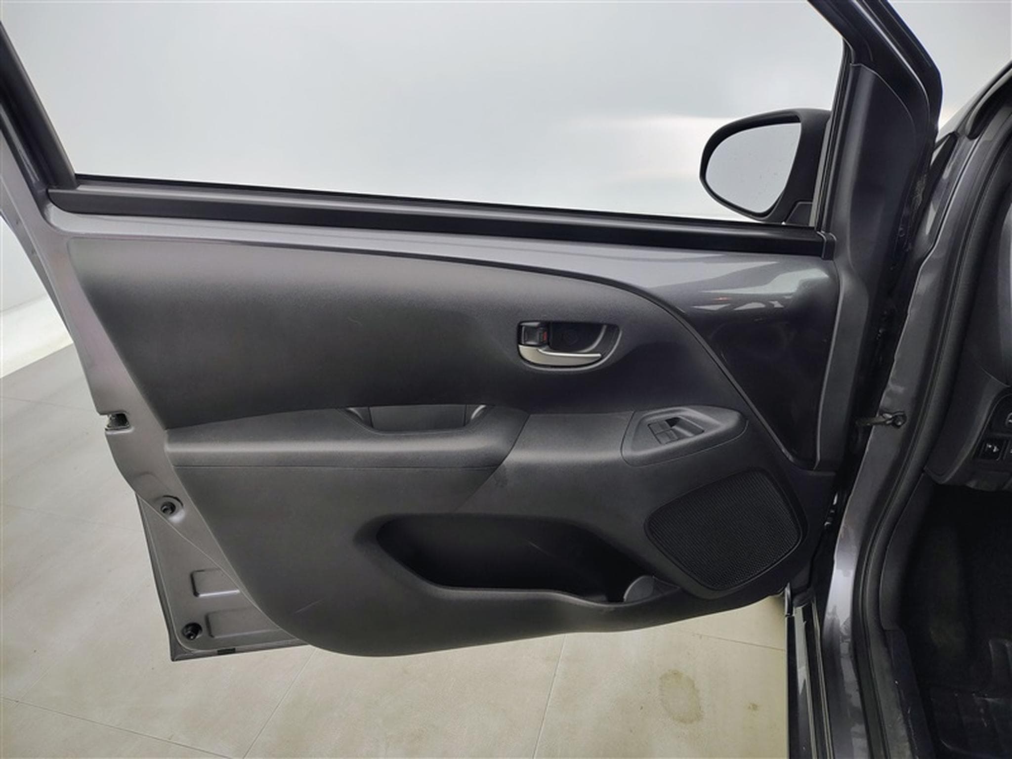 Toyota Aygo 1.0i VVT-i x-play II M/M (2021) - Photo 16